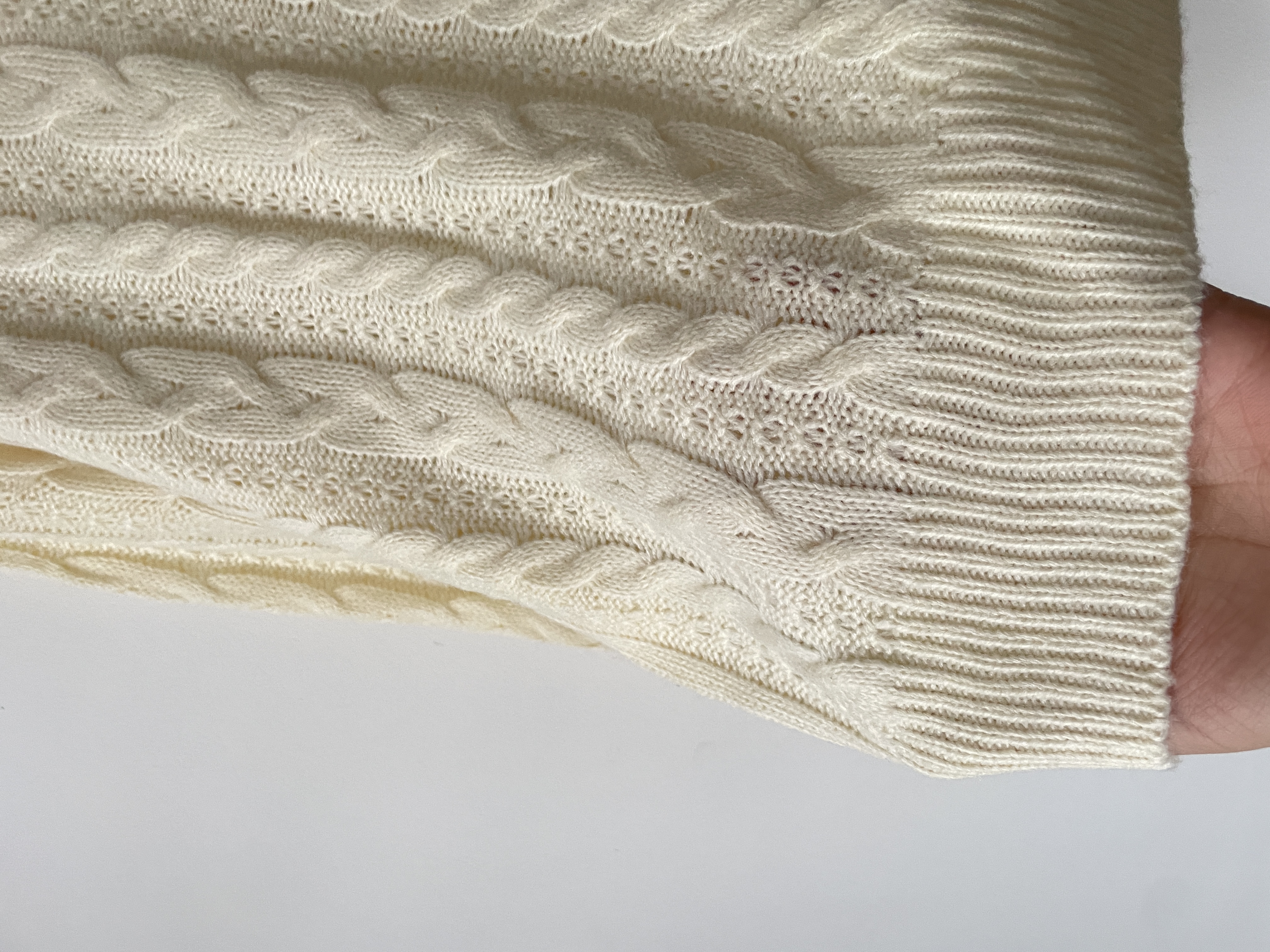 Sweater crema. Talla: M 4