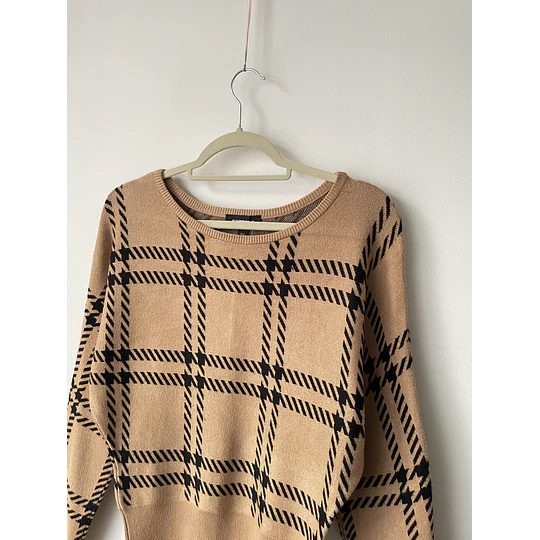 Sweater tartán. Talla: XS