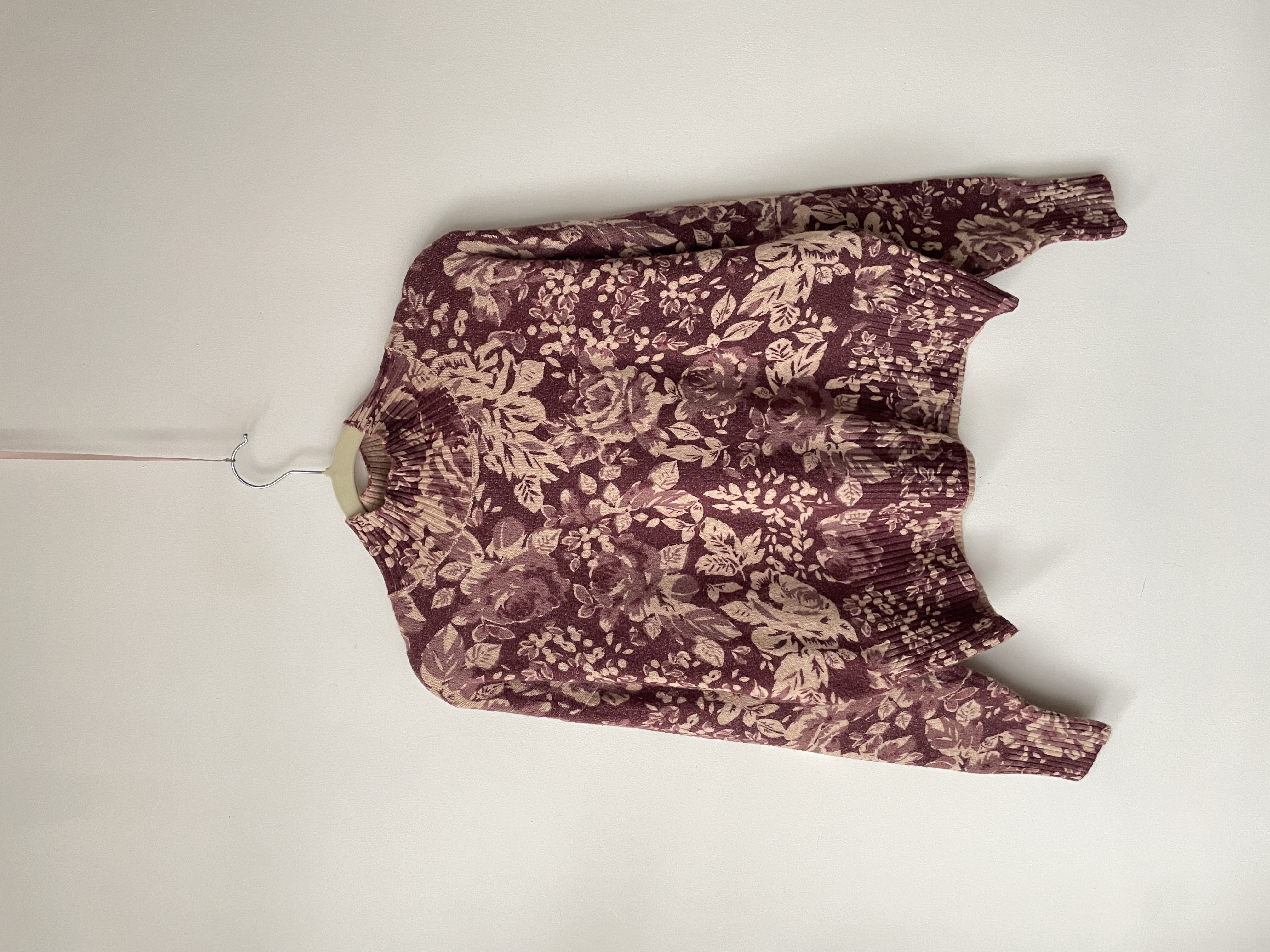 Sweater floral. Talla: S oversized  1