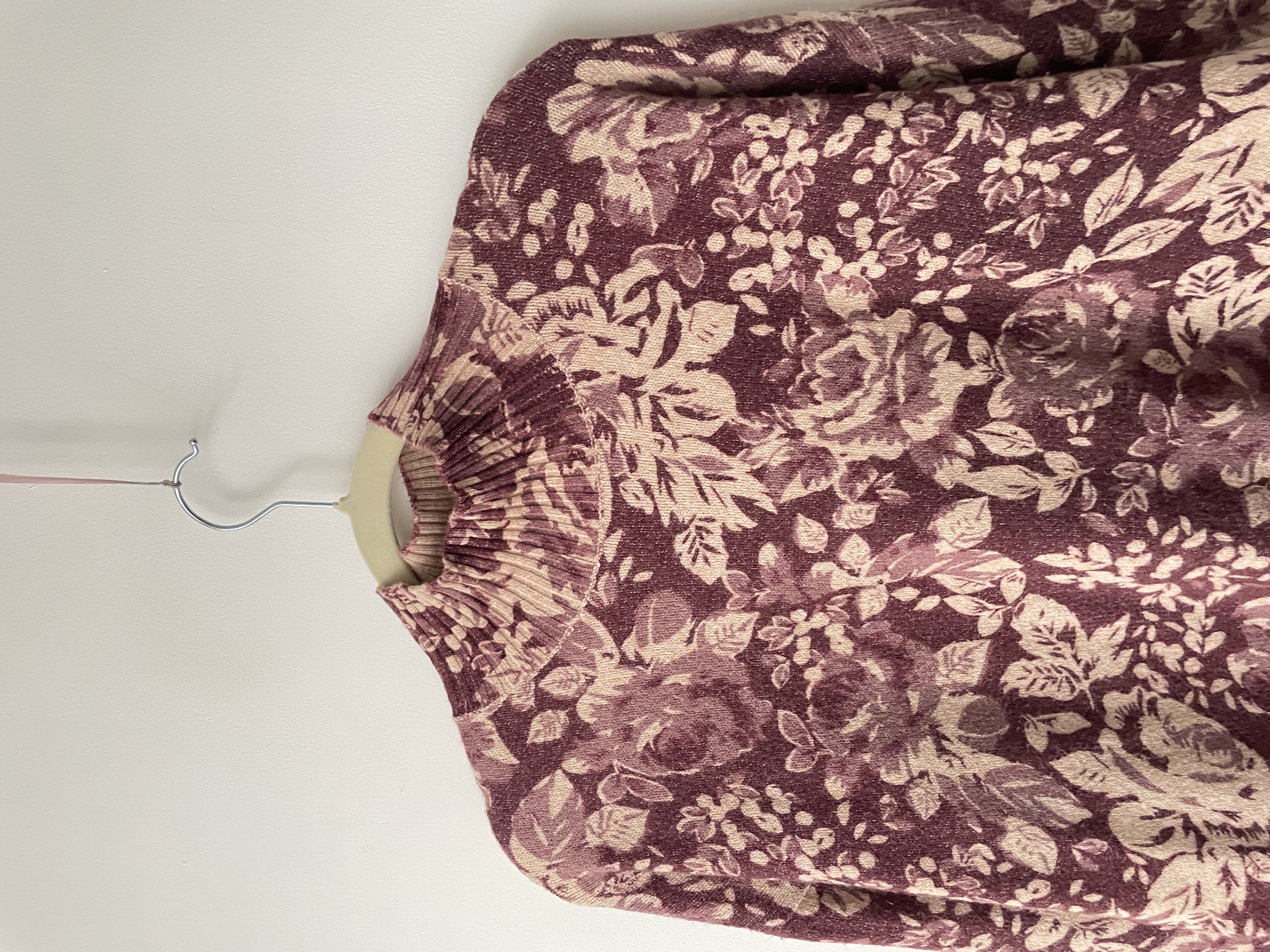 Sweater floral. Talla: S oversized  2