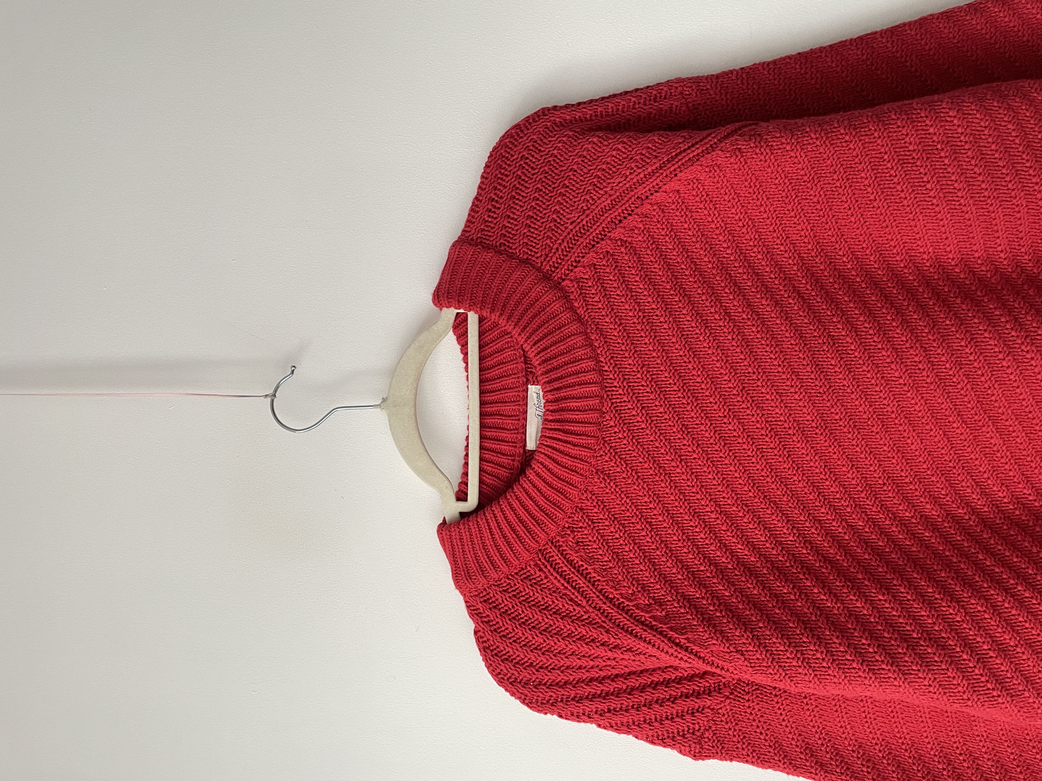 Sweater rojo. Talla: M 2