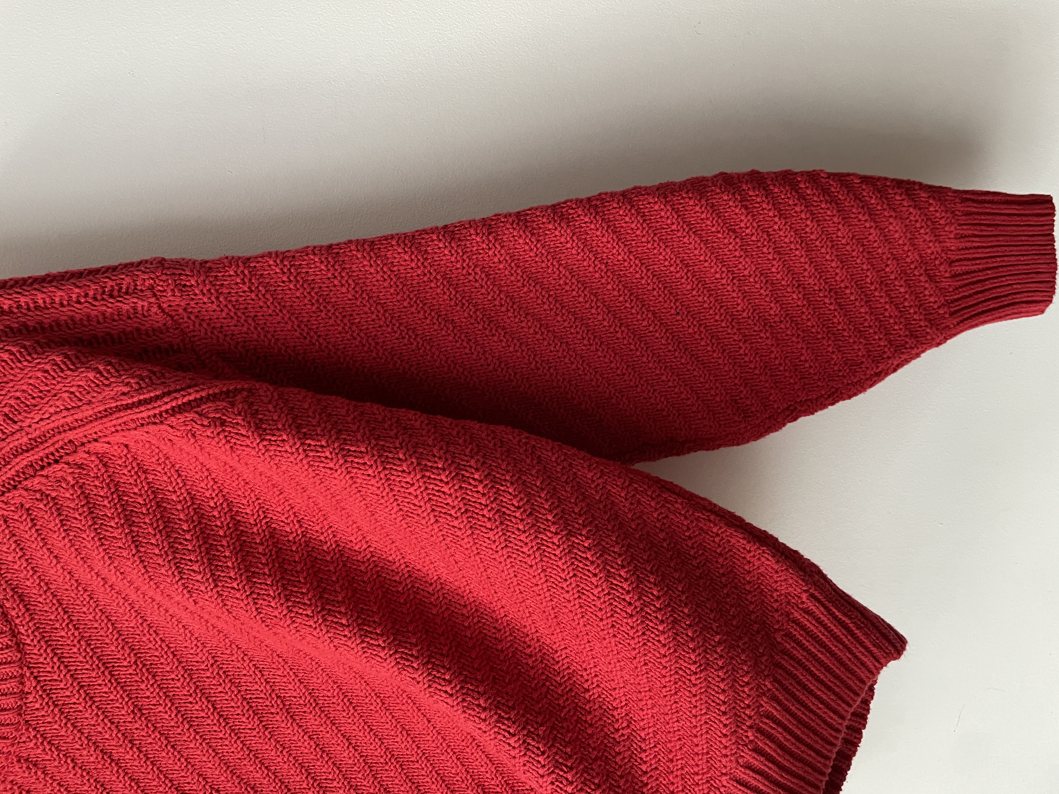Sweater rojo. Talla: M 3