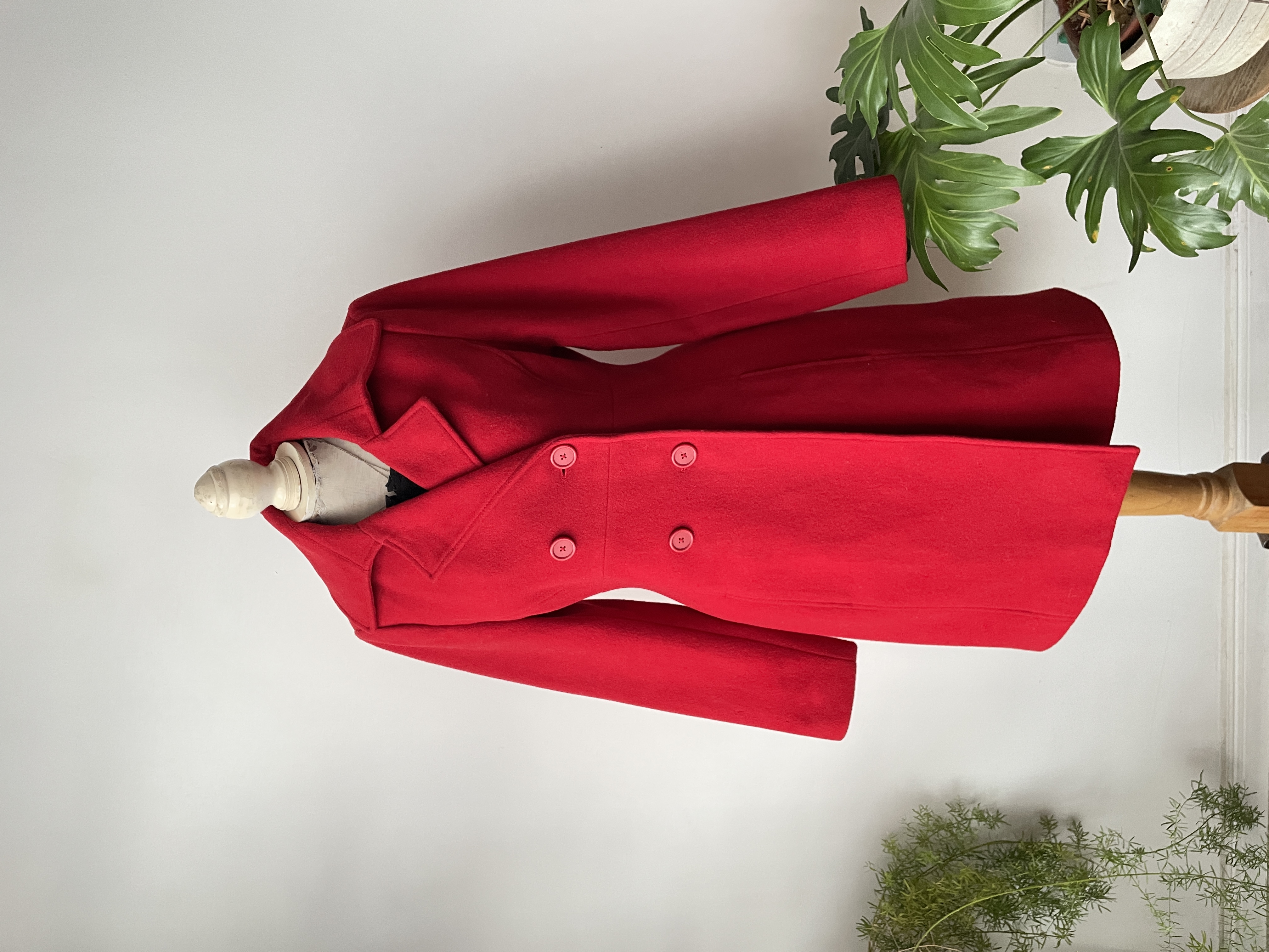 Abrigo rojo lana detalle. Talla: M 1