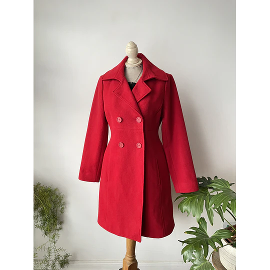 Abrigo rojo lana detalle. Talla: M