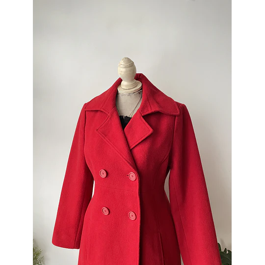 Abrigo rojo lana detalle. Talla: M