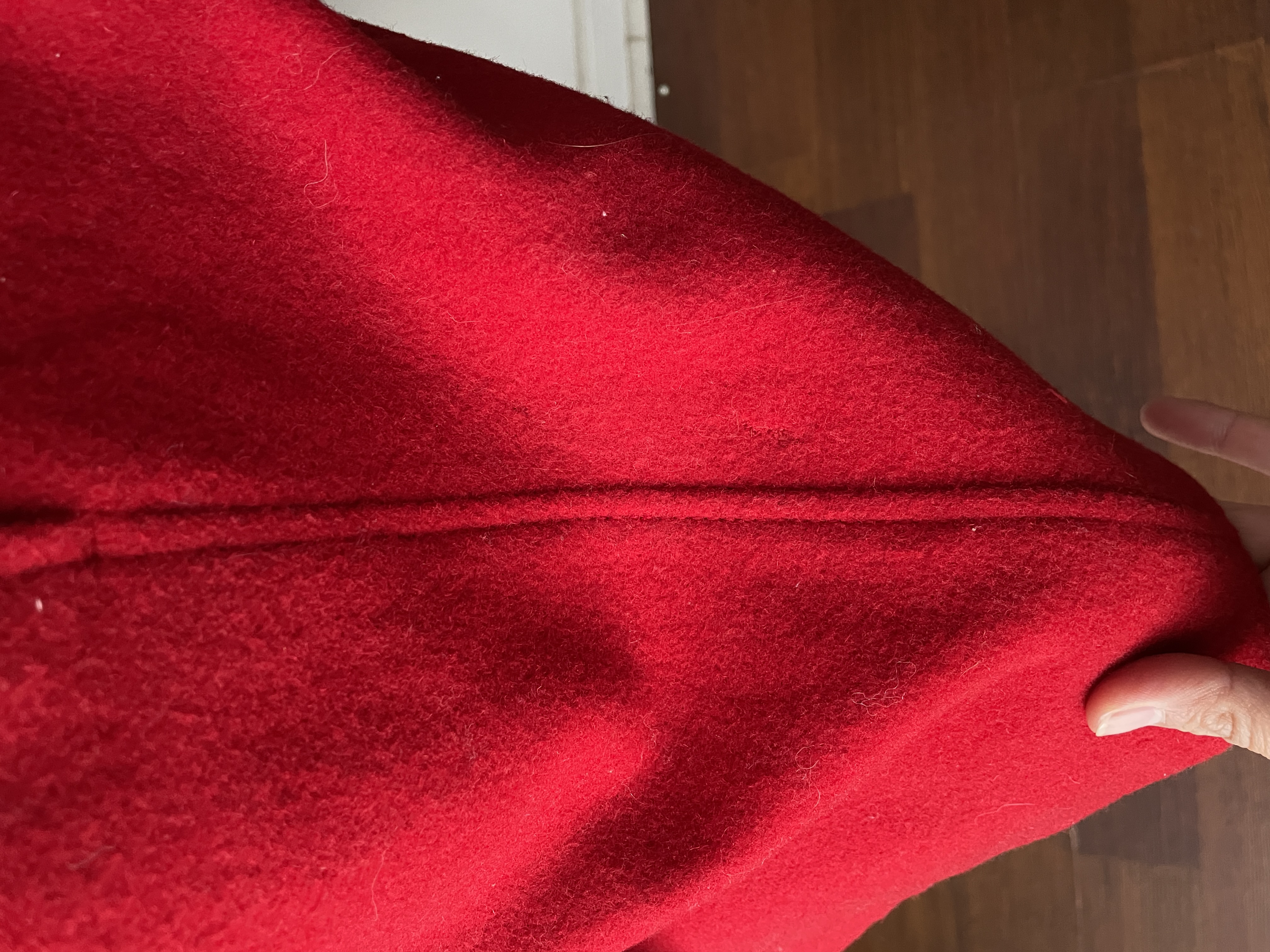 Abrigo rojo lana detalle. Talla: M 6