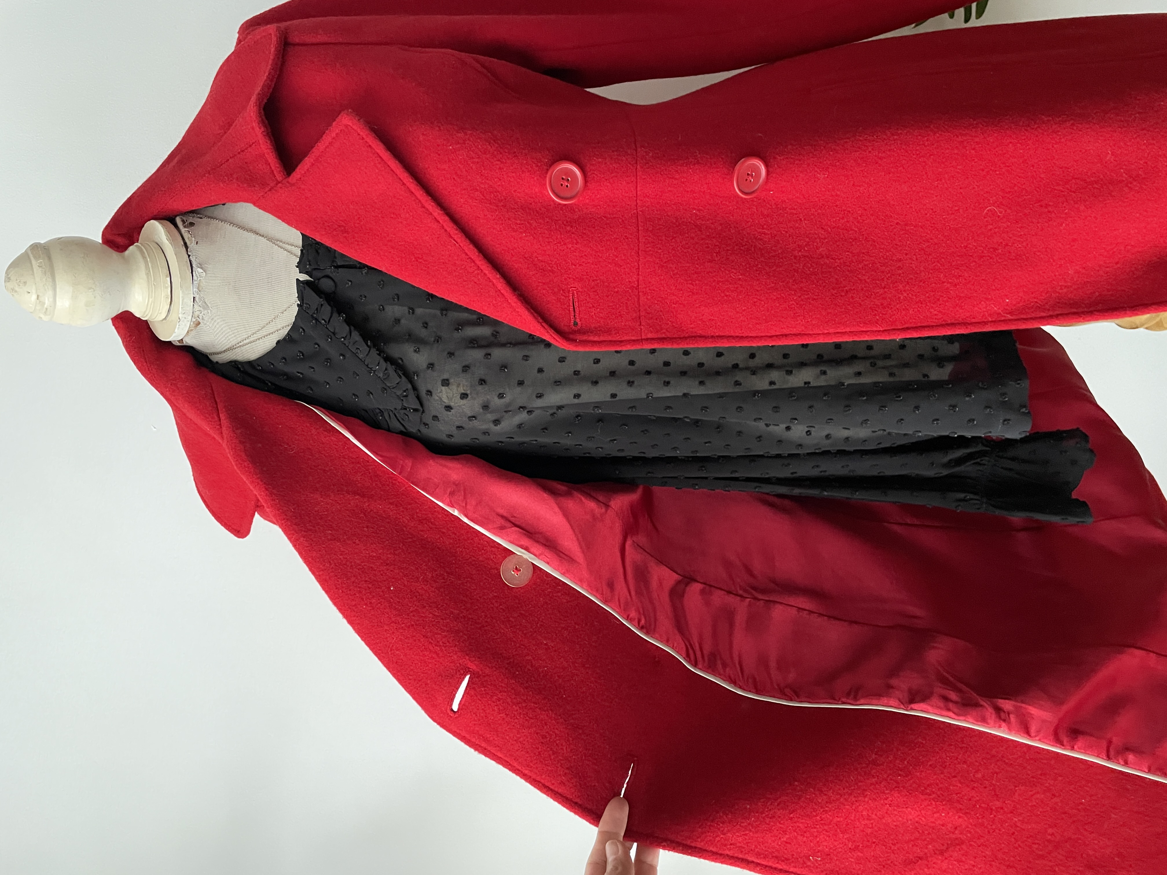 Abrigo rojo lana detalle. Talla: M 8