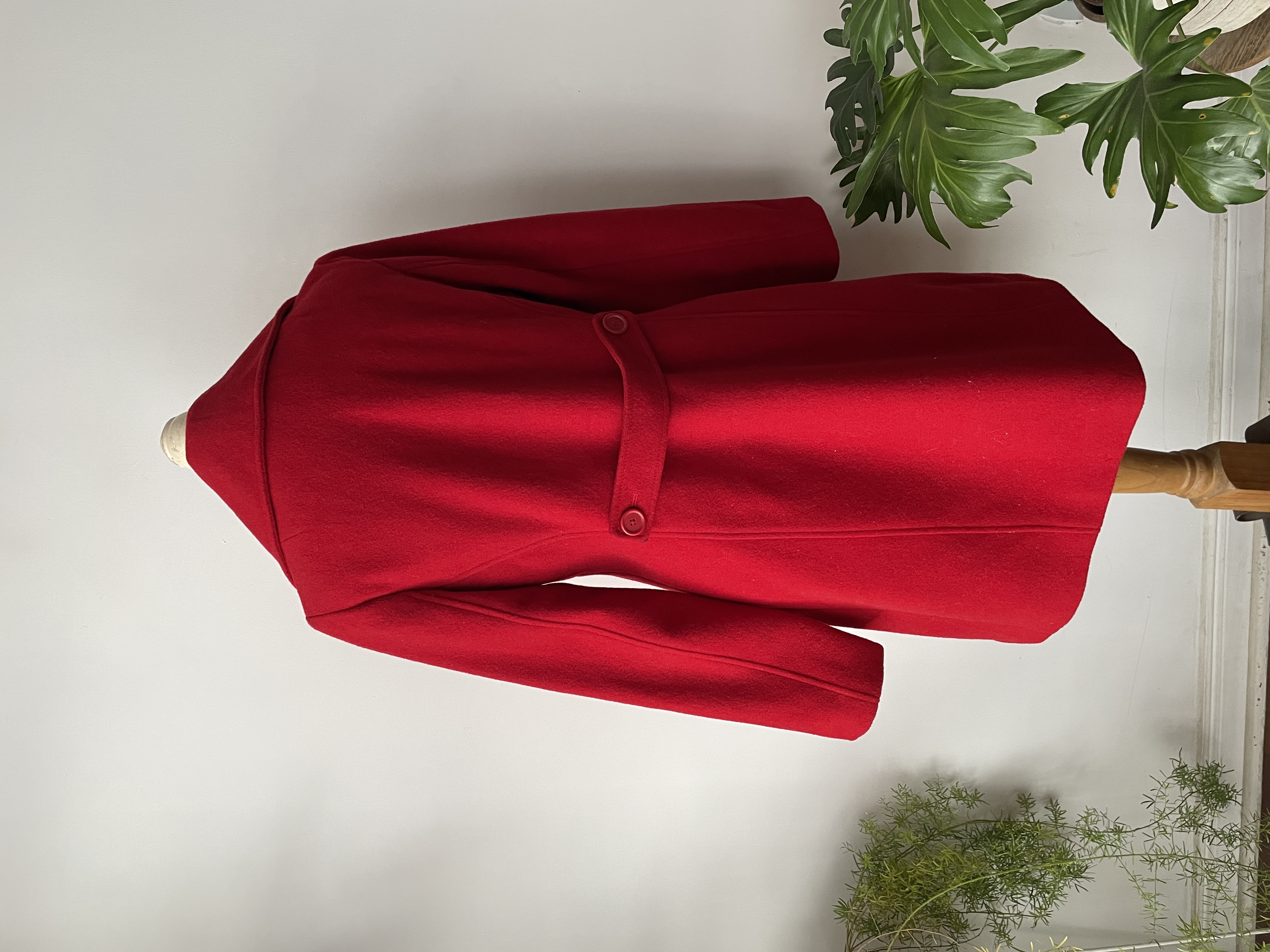 Abrigo rojo lana detalle. Talla: M 9