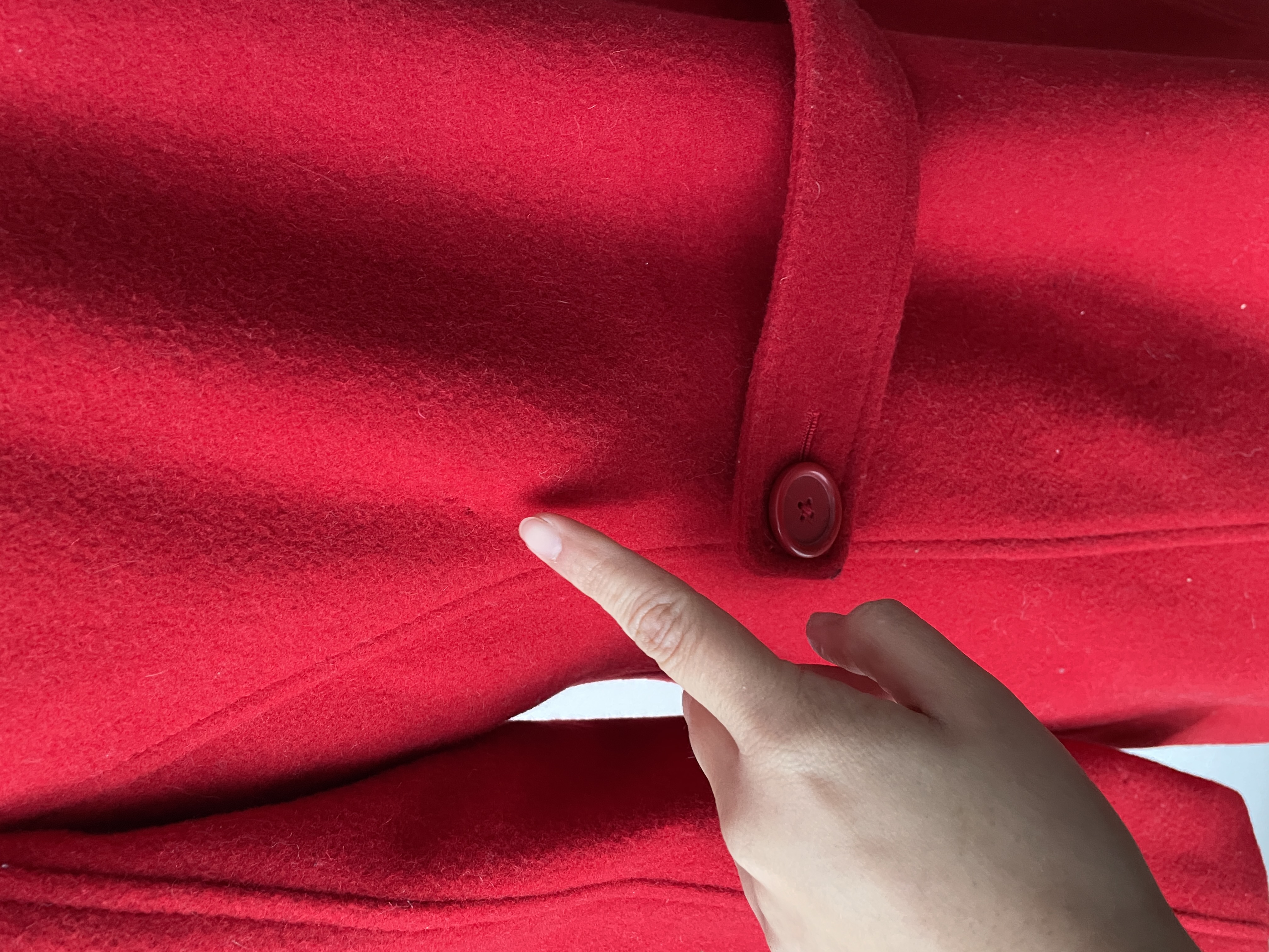 Abrigo rojo lana detalle. Talla: M 11