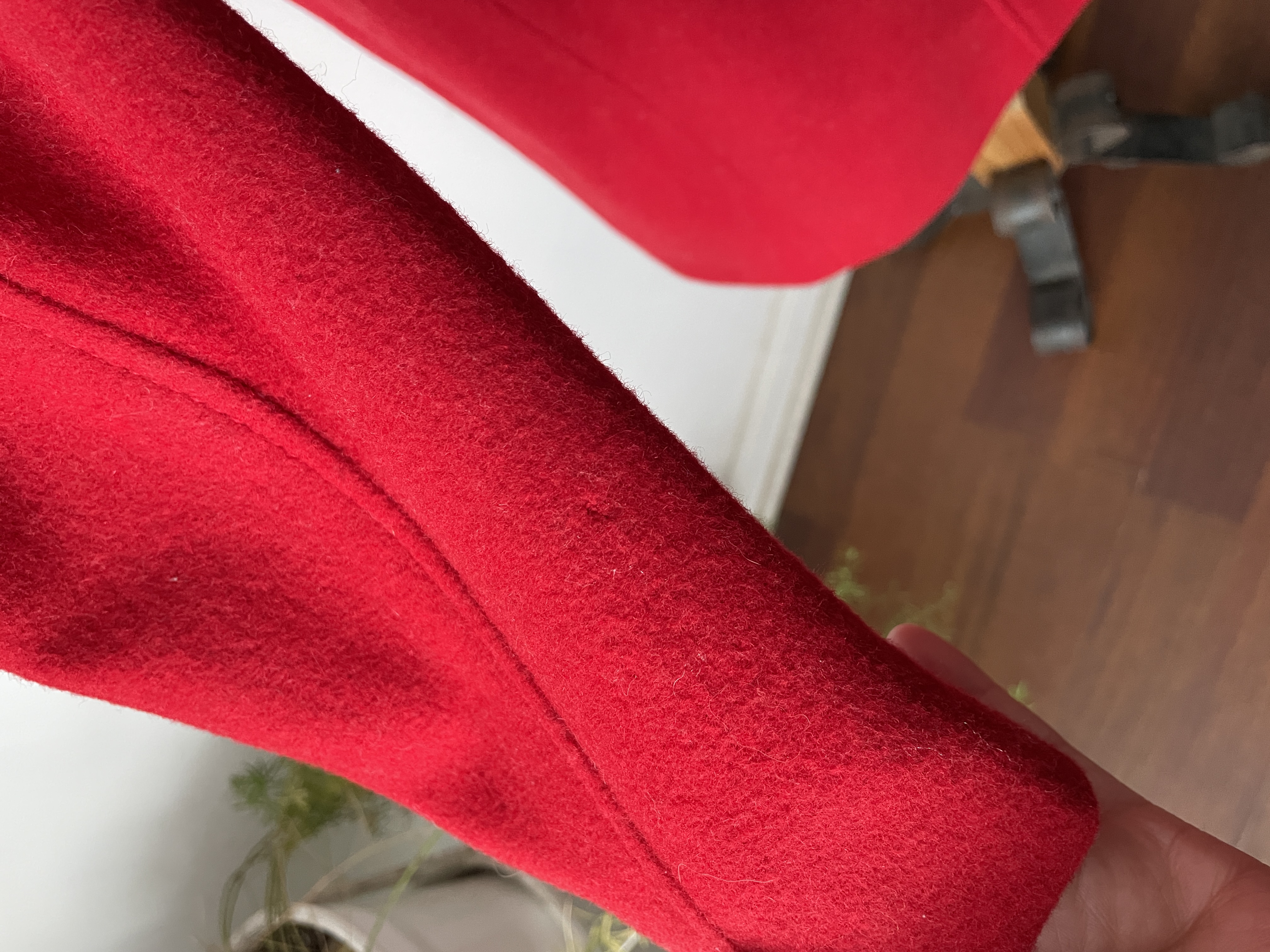 Abrigo rojo lana detalle. Talla: M 12