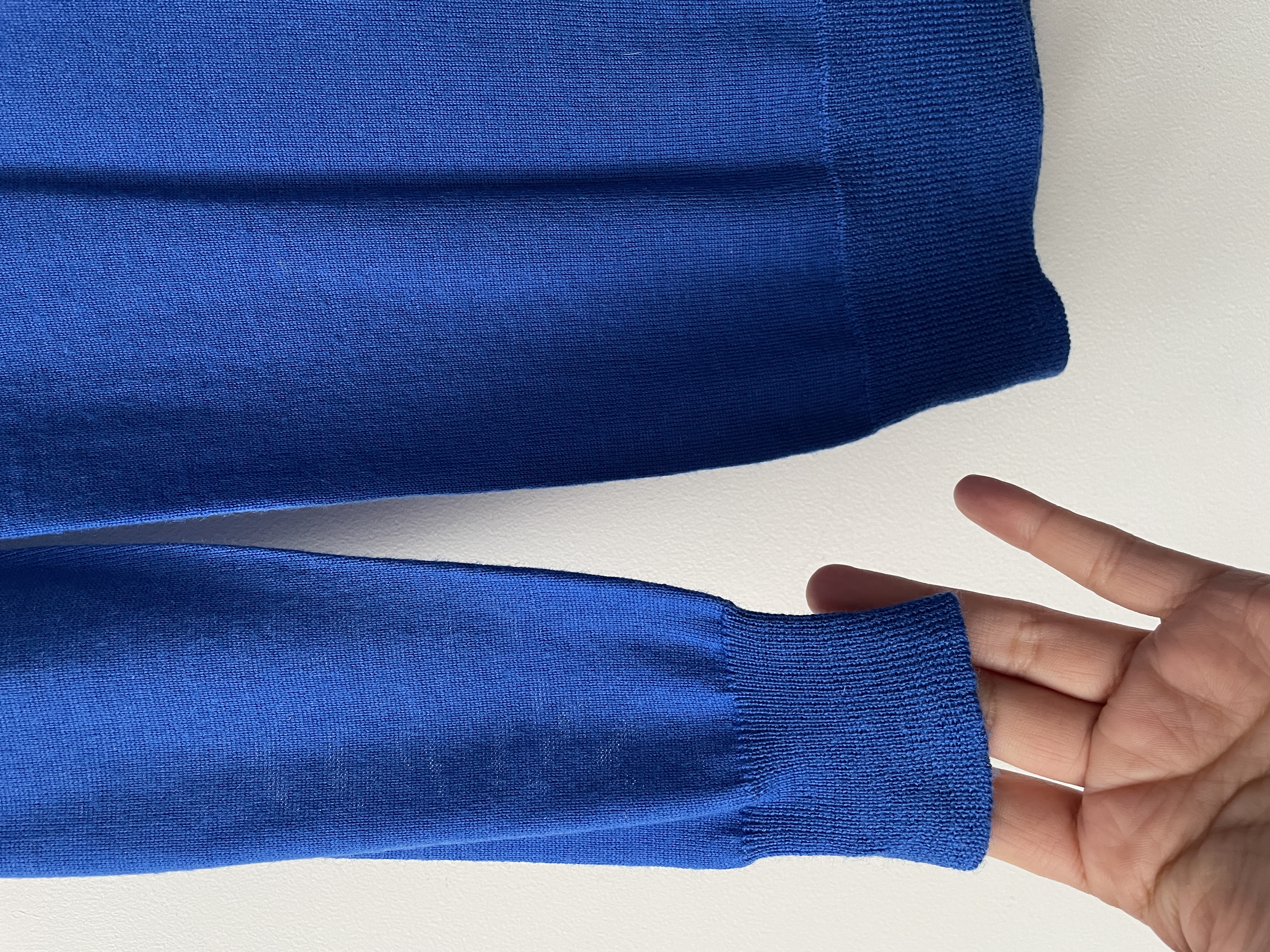 Sweater azul rey lana merino. Talla: XXS 3