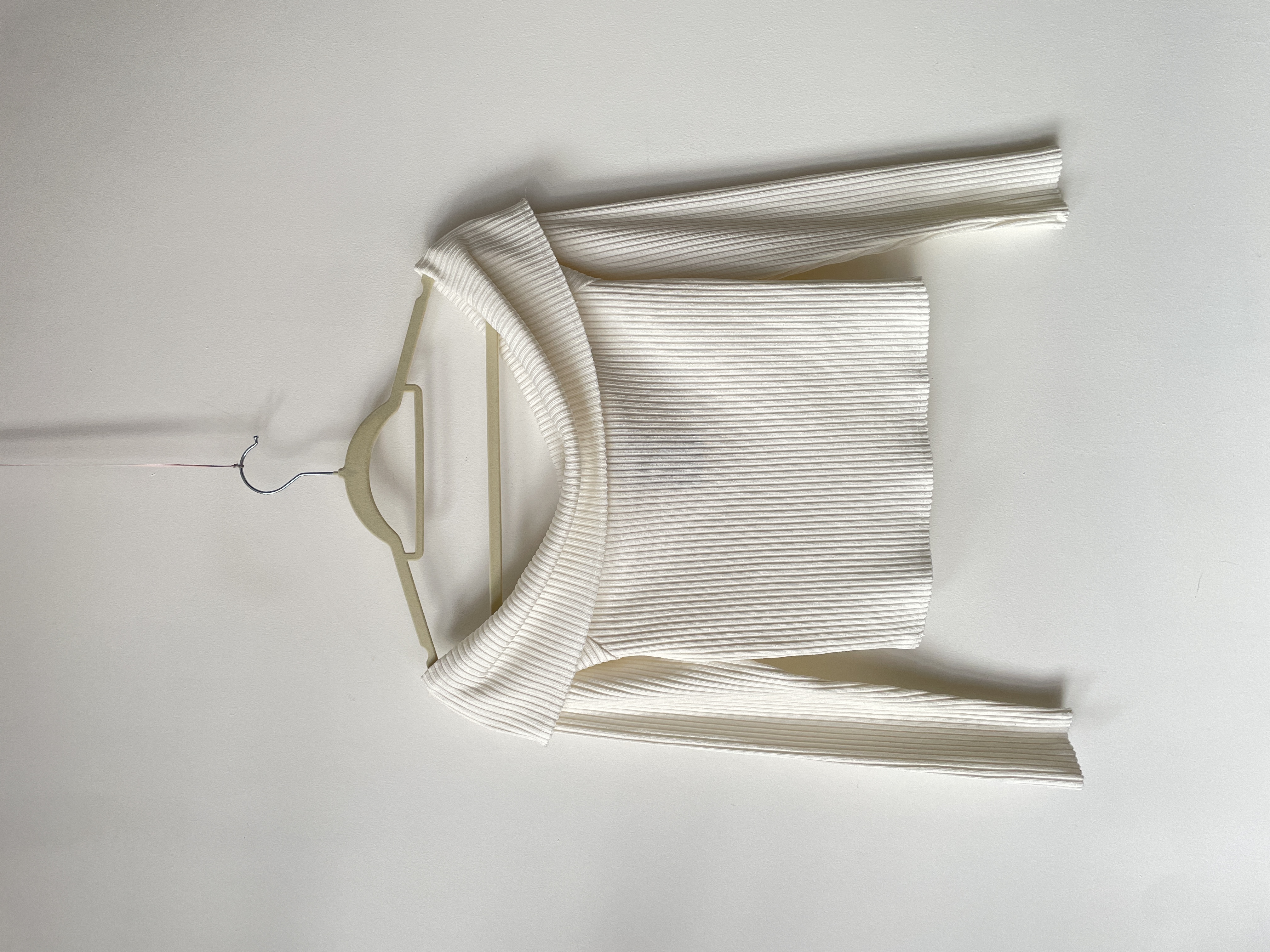 Sweater hombros. Talla: L 1