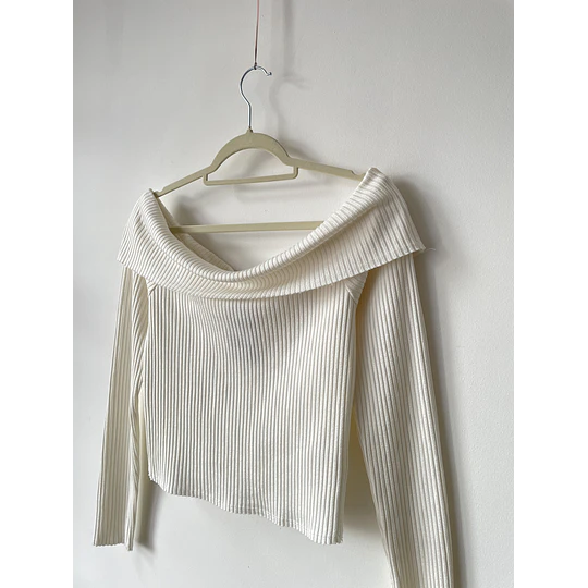 Sweater hombros. Talla: L