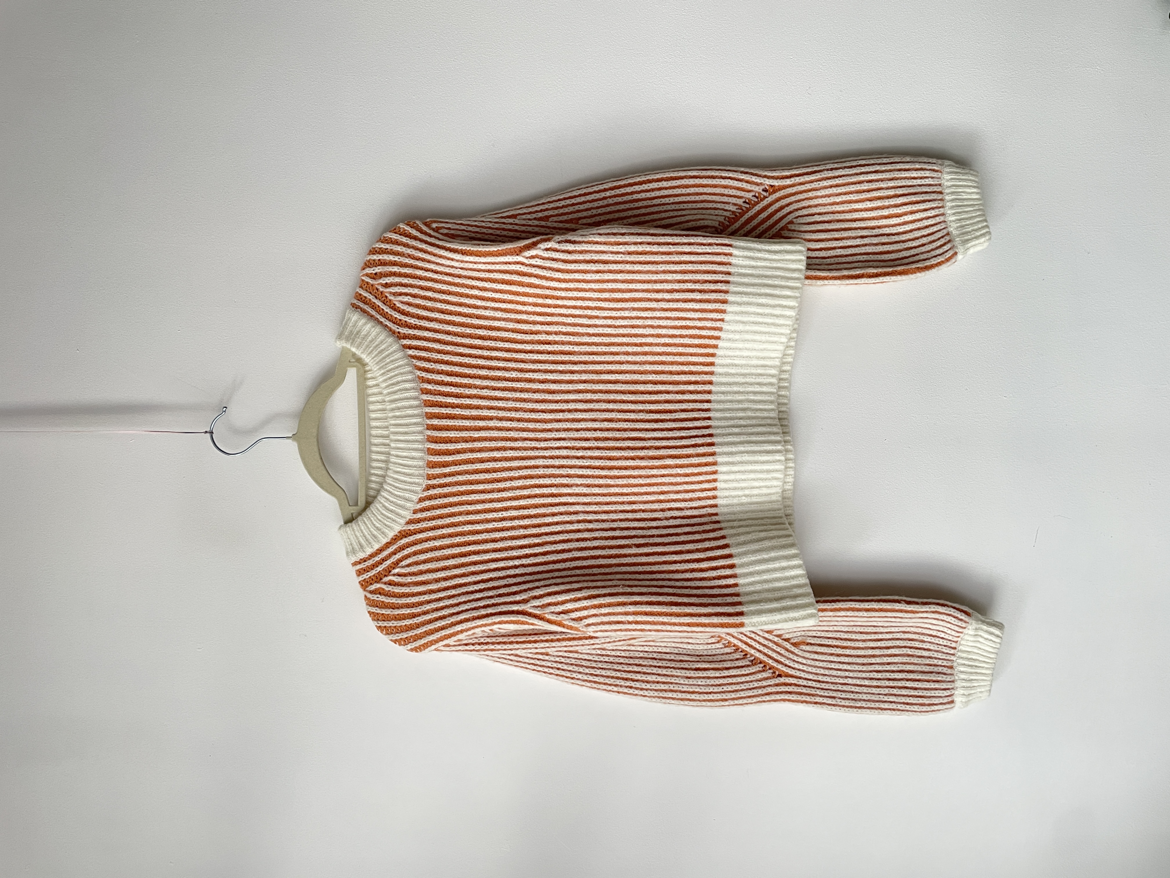 Sweater lineas. Talla: S holgado. 1