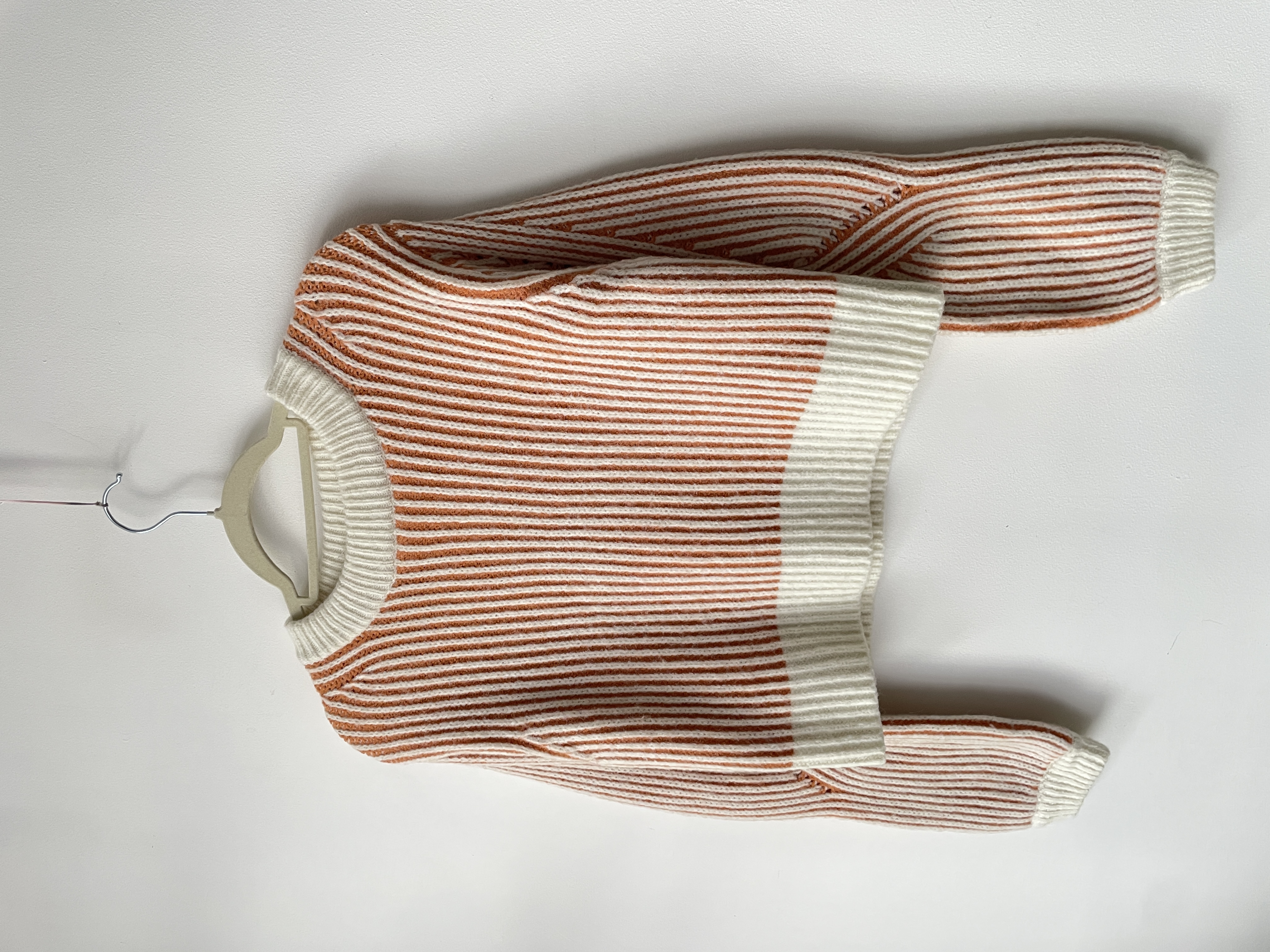 Sweater lineas. Talla: S holgado. 2