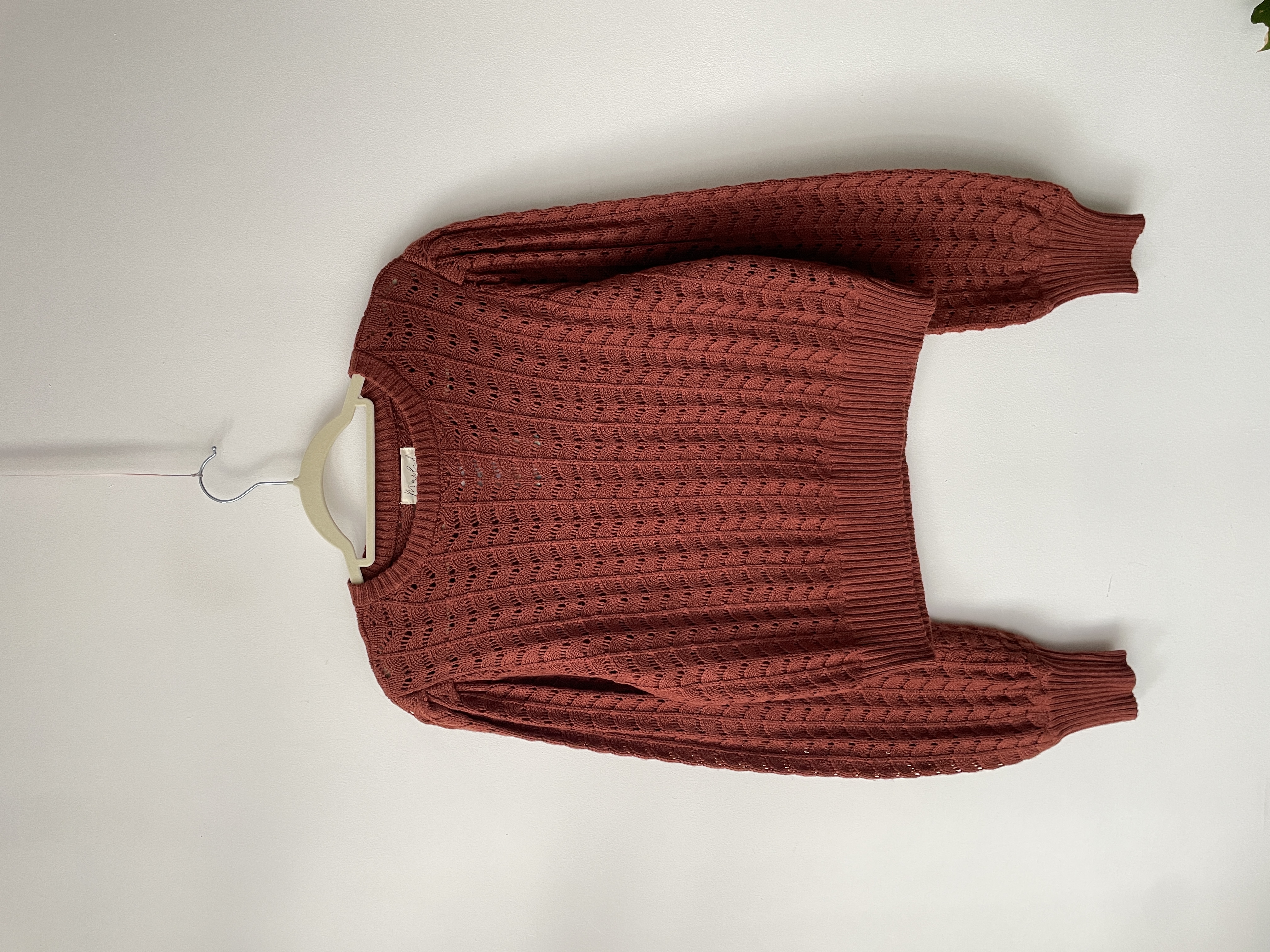 Sweater calado café. Talla: L  1