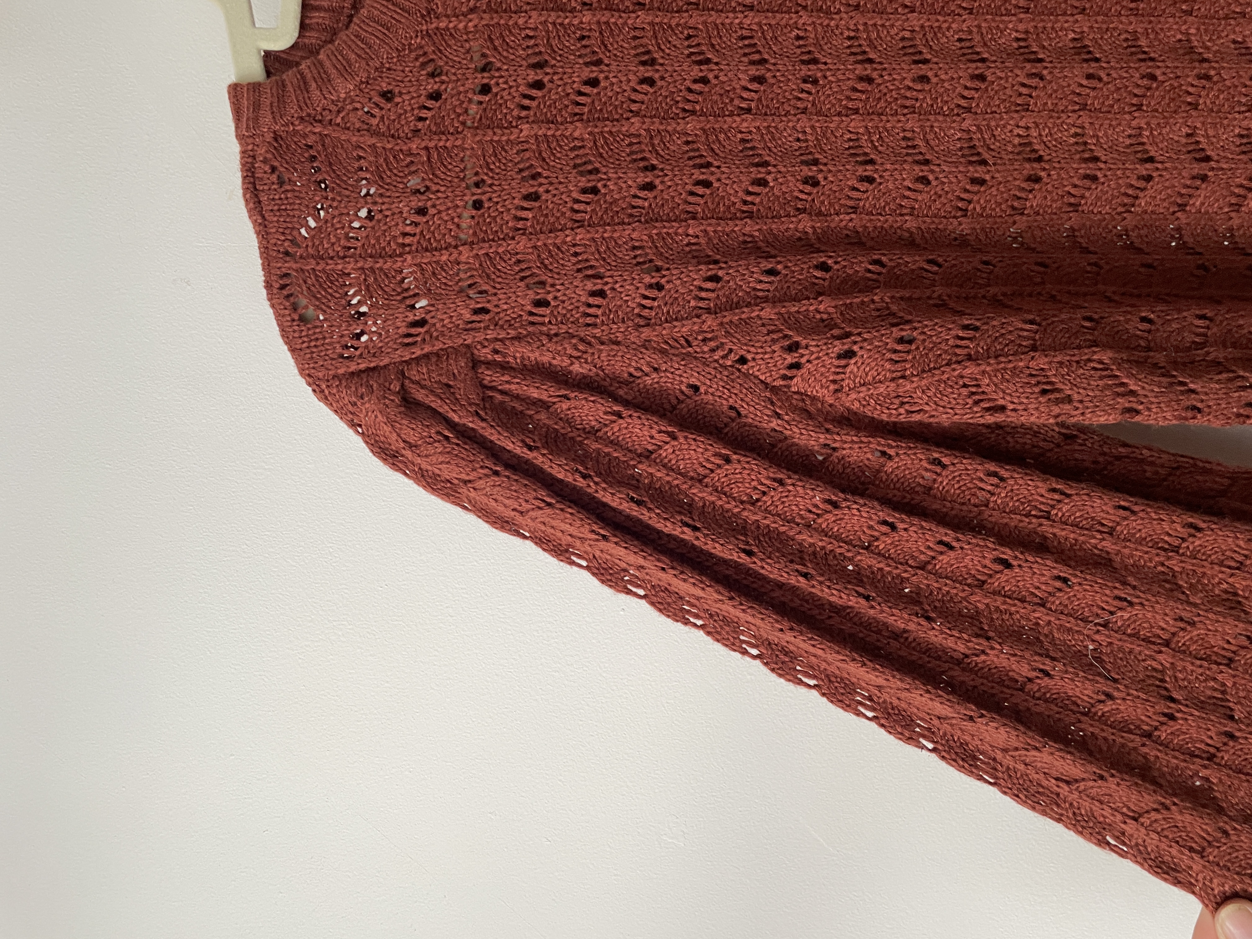 Sweater calado café. Talla: L  3