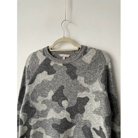Sweater camuflaje lana y alpaca. Talla: XS holgado
