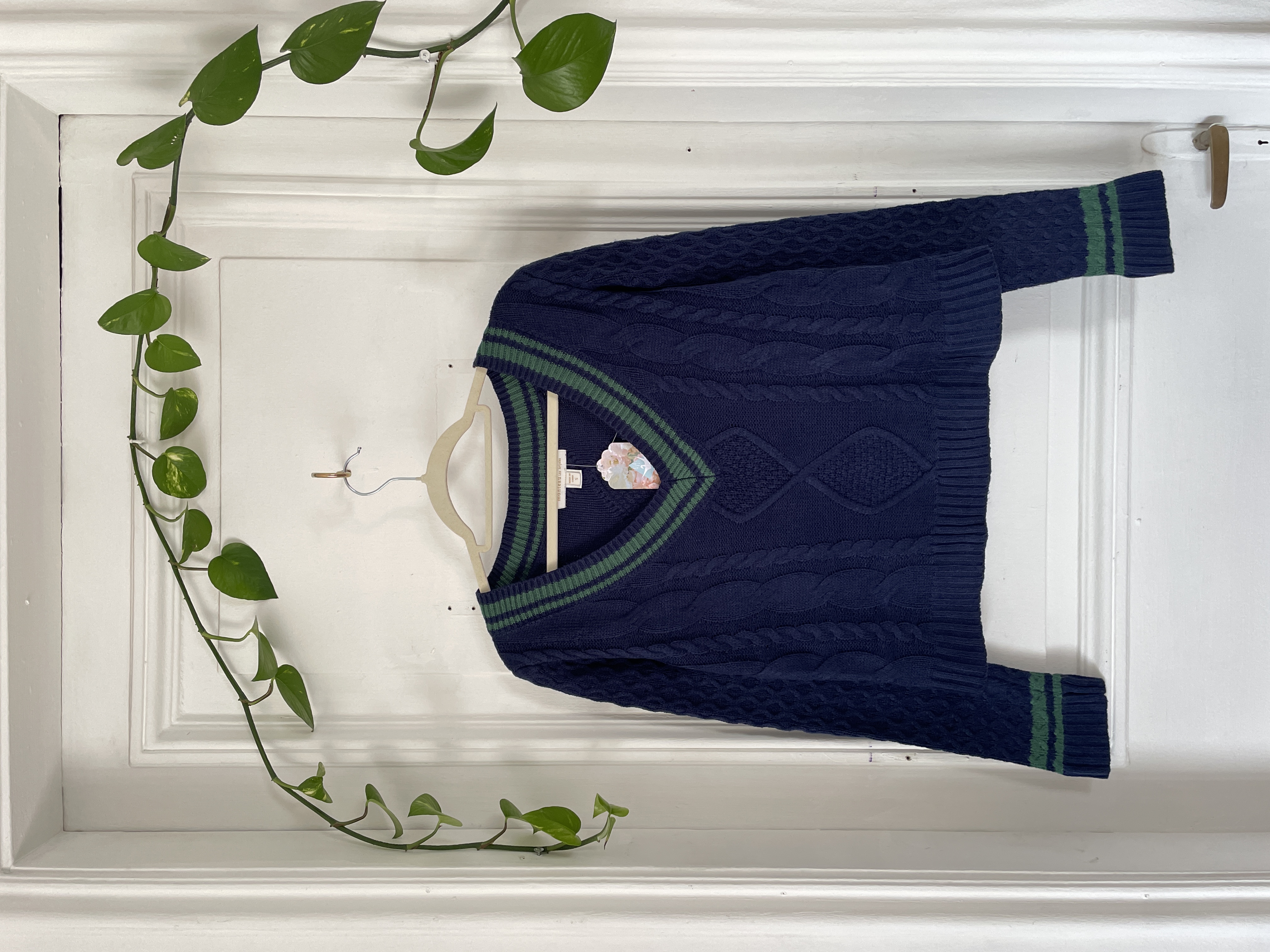 Sweater v neck. Talla: S 1
