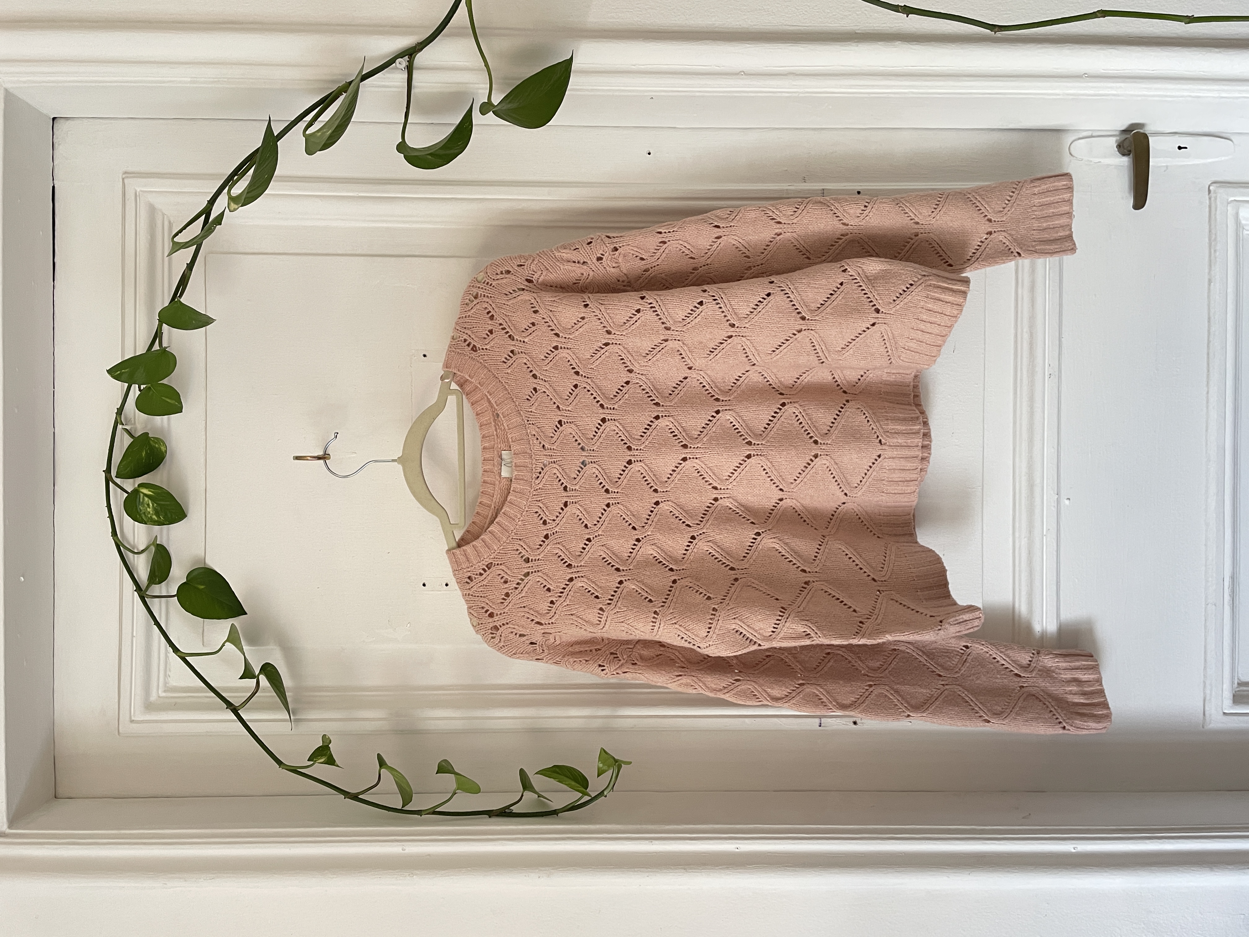 Sweater calado. Talla: L 1