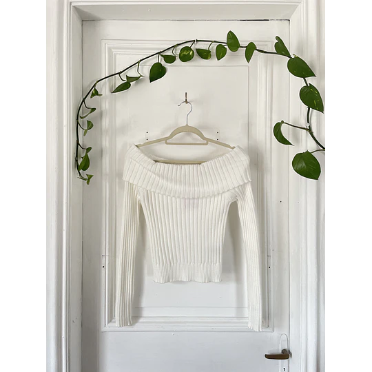 Sweater hombros. Talla: S