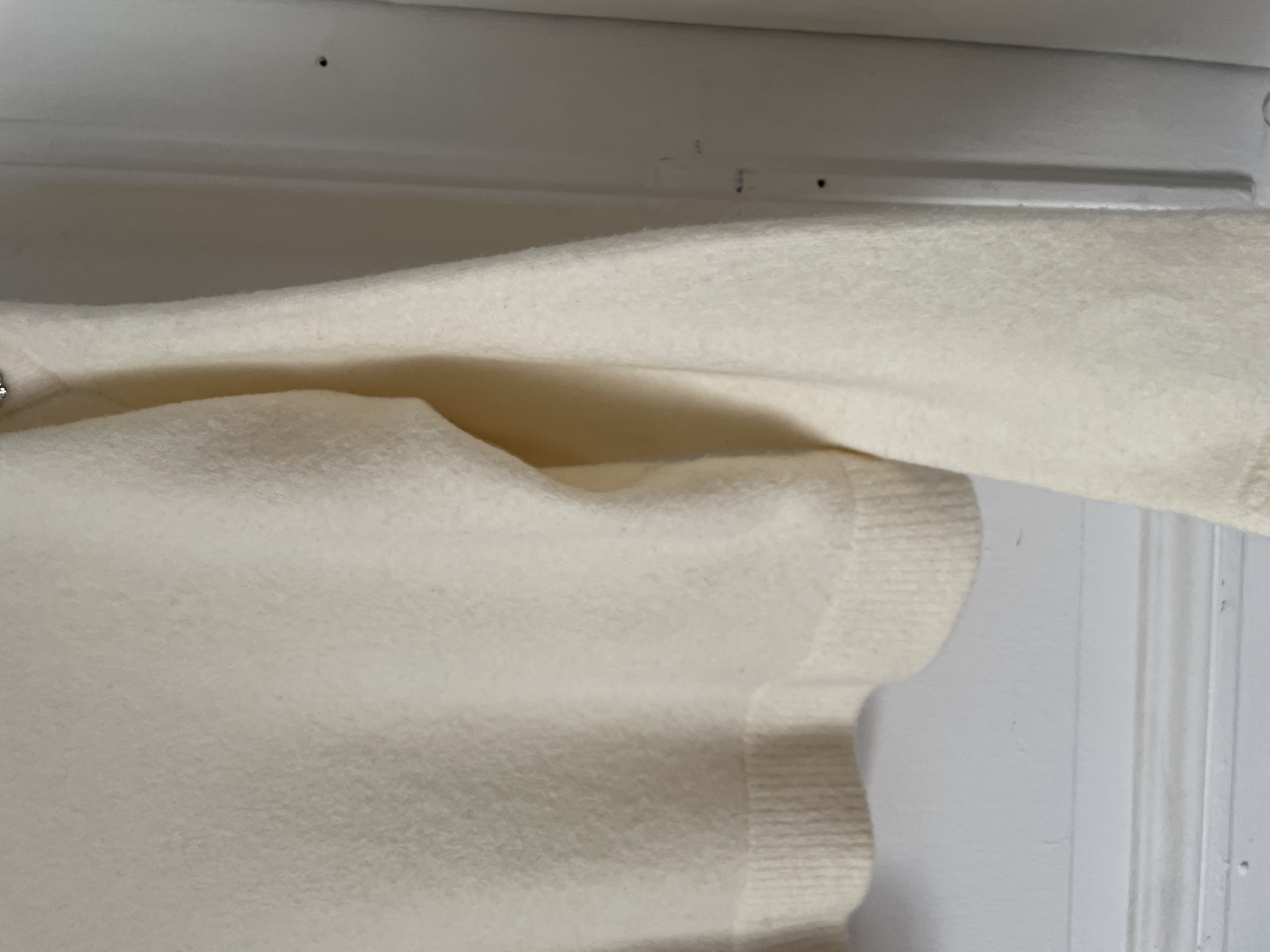 Sweater crema botones. Talla: S holgado  3