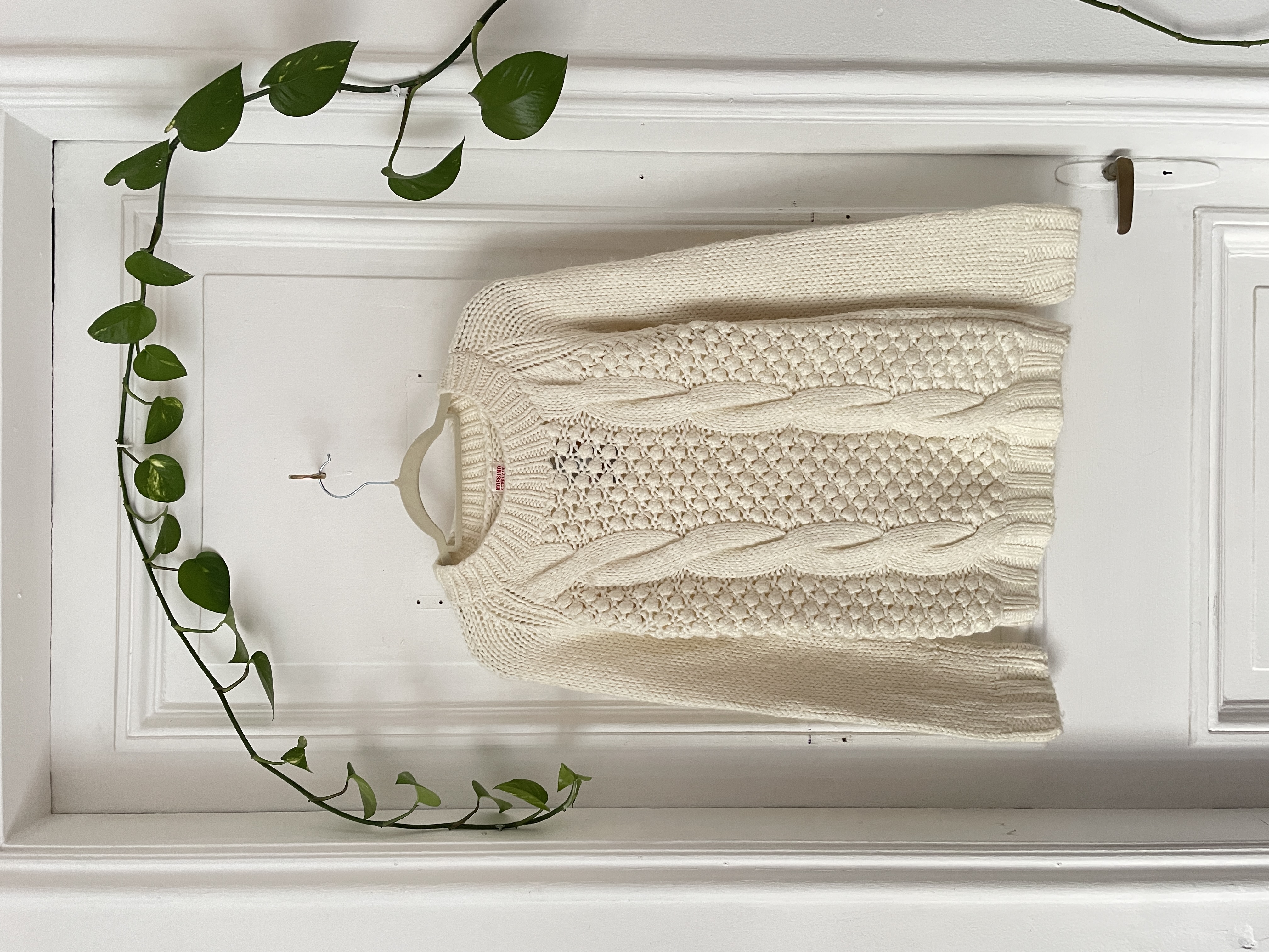 Sweater pompones. Talla: S 1
