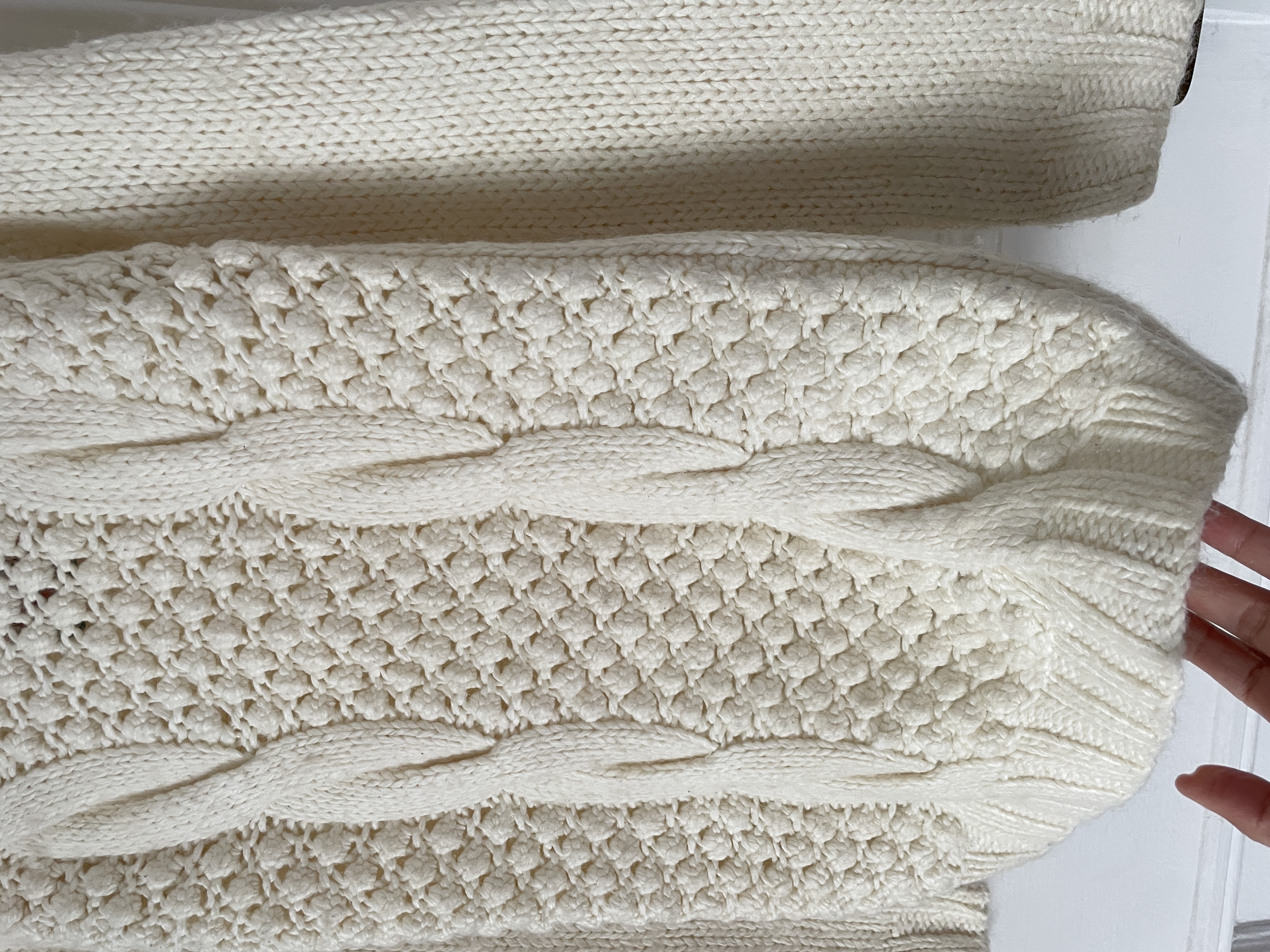 Sweater pompones. Talla: S 3