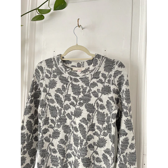 Suéter flores. Talla XS