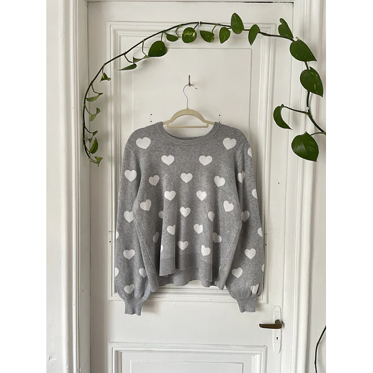 Suéter corazones. Talla M