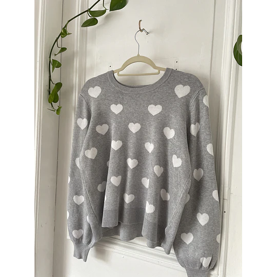 Suéter corazones. Talla M