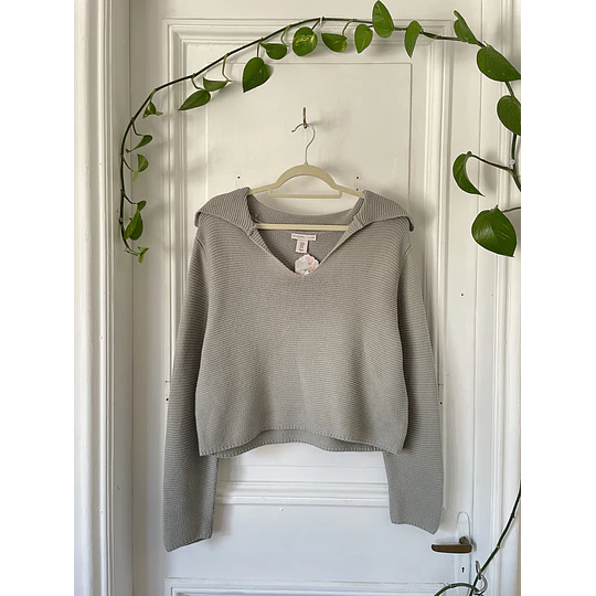 Sweater verde. Talla: M
