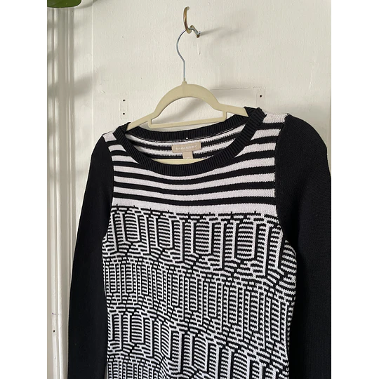 Sweater b/n. Talla: XS