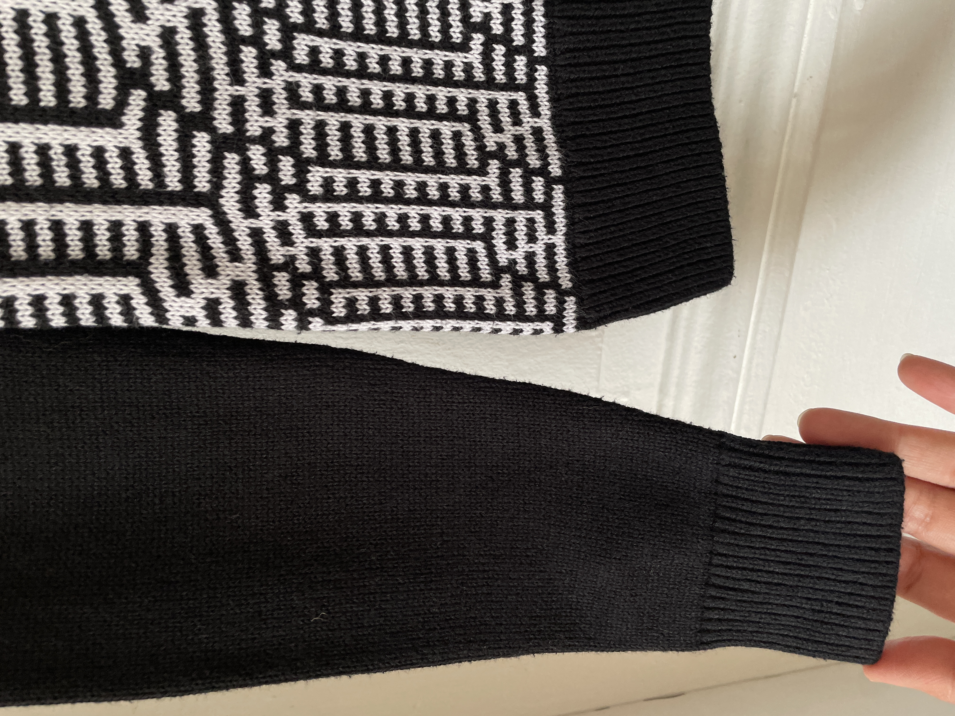 Sweater b/n. Talla: XS 3