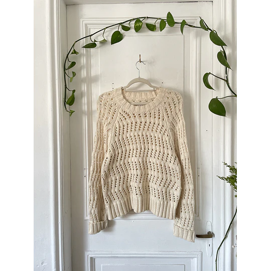 Sweater calado. Talla: M