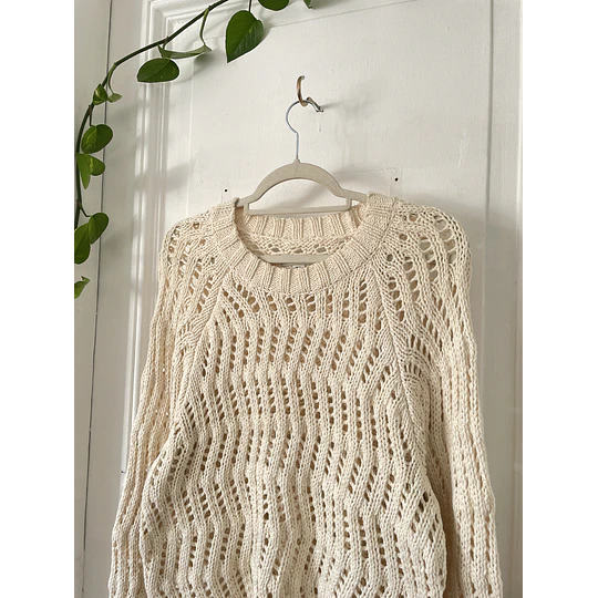 Sweater calado. Talla: M