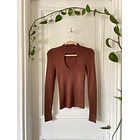 Polera café. Talla: XS elasticada  1