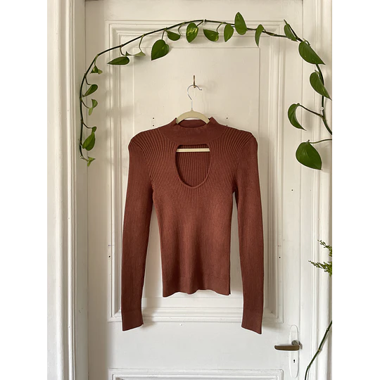 Polera café. Talla: XS elasticada 