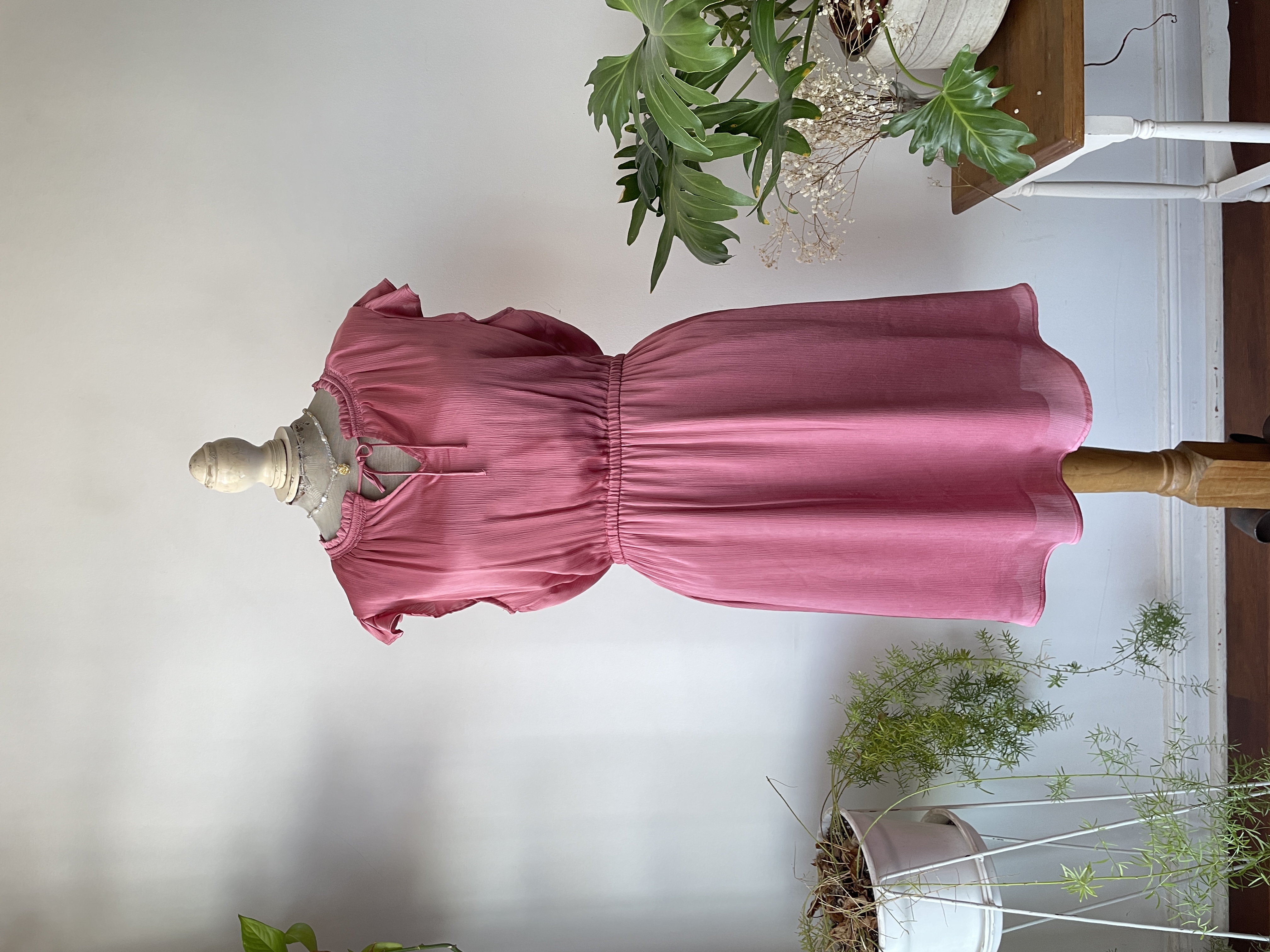 Vestido rosa viejo satín. Talla: L  1
