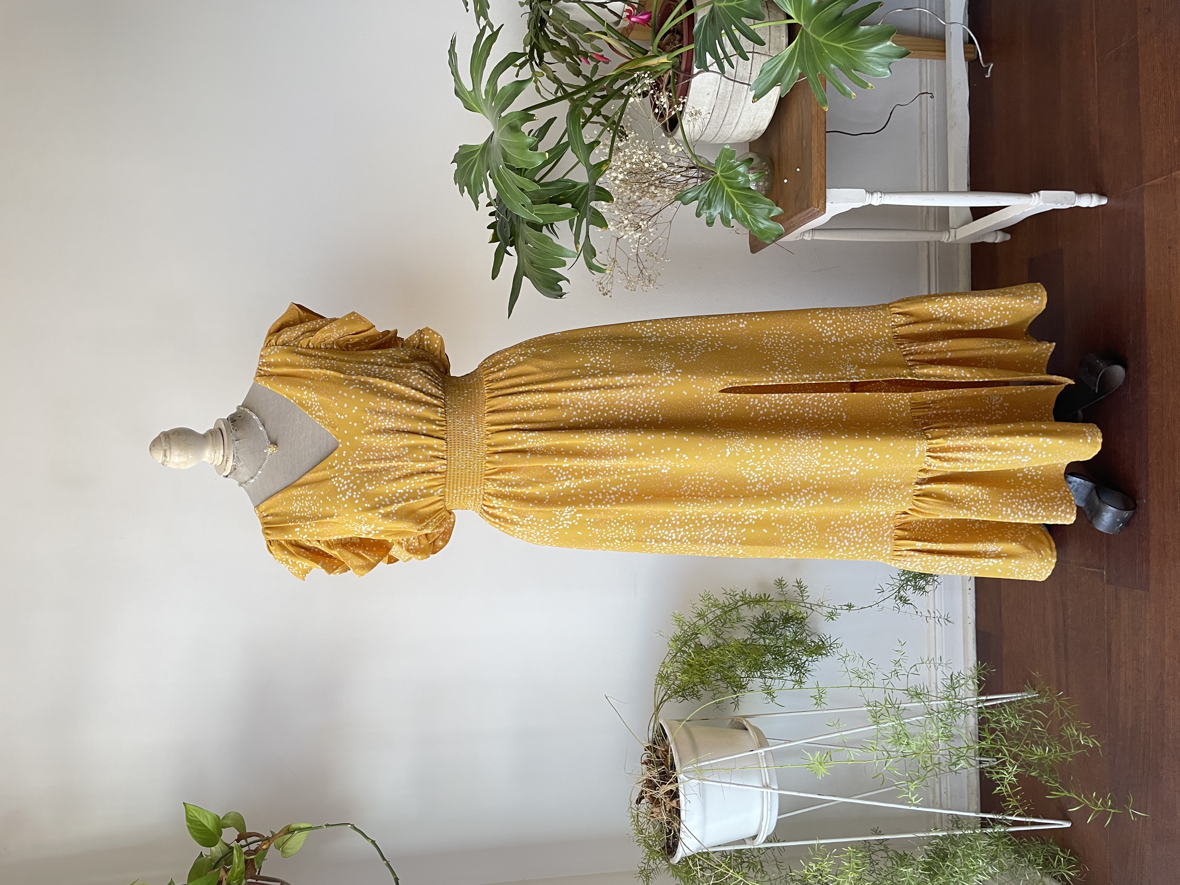 Vestido ocre Express. Talla: S 1