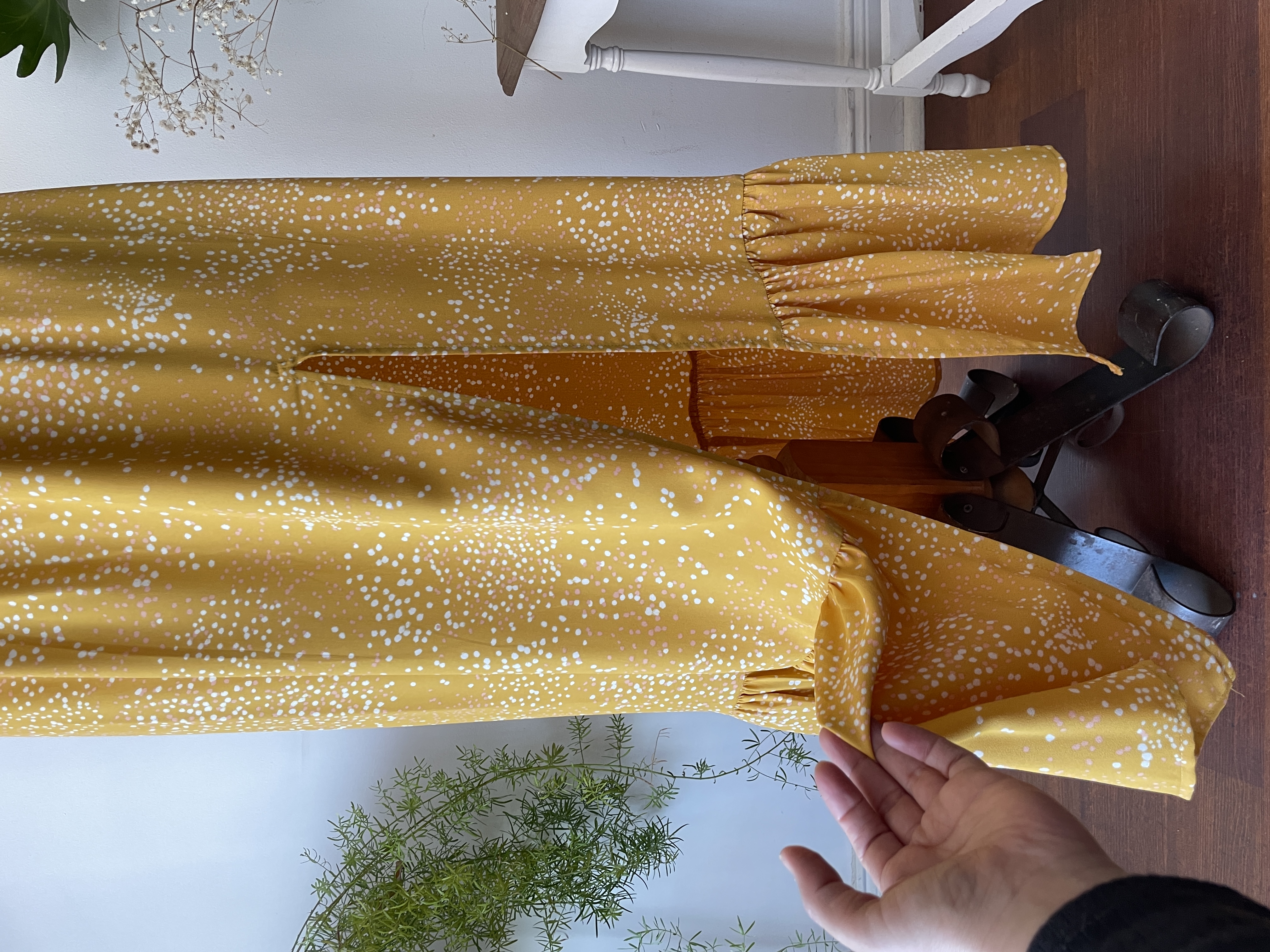 Vestido ocre Express. Talla: S 3