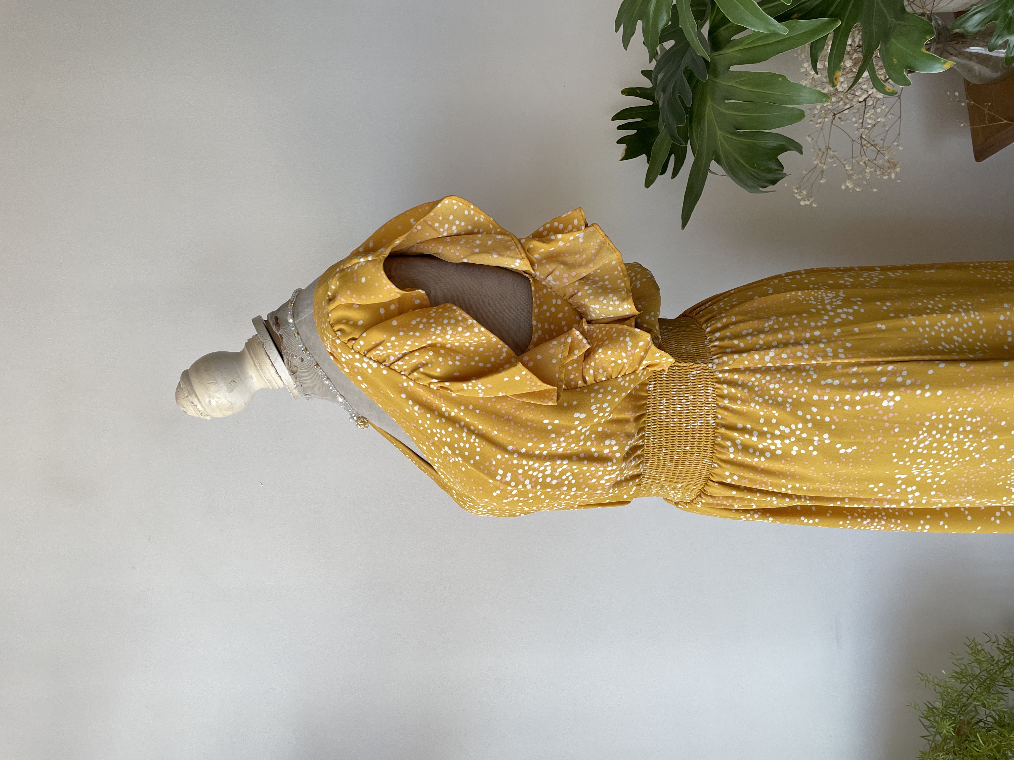 Vestido ocre Express. Talla: S 5