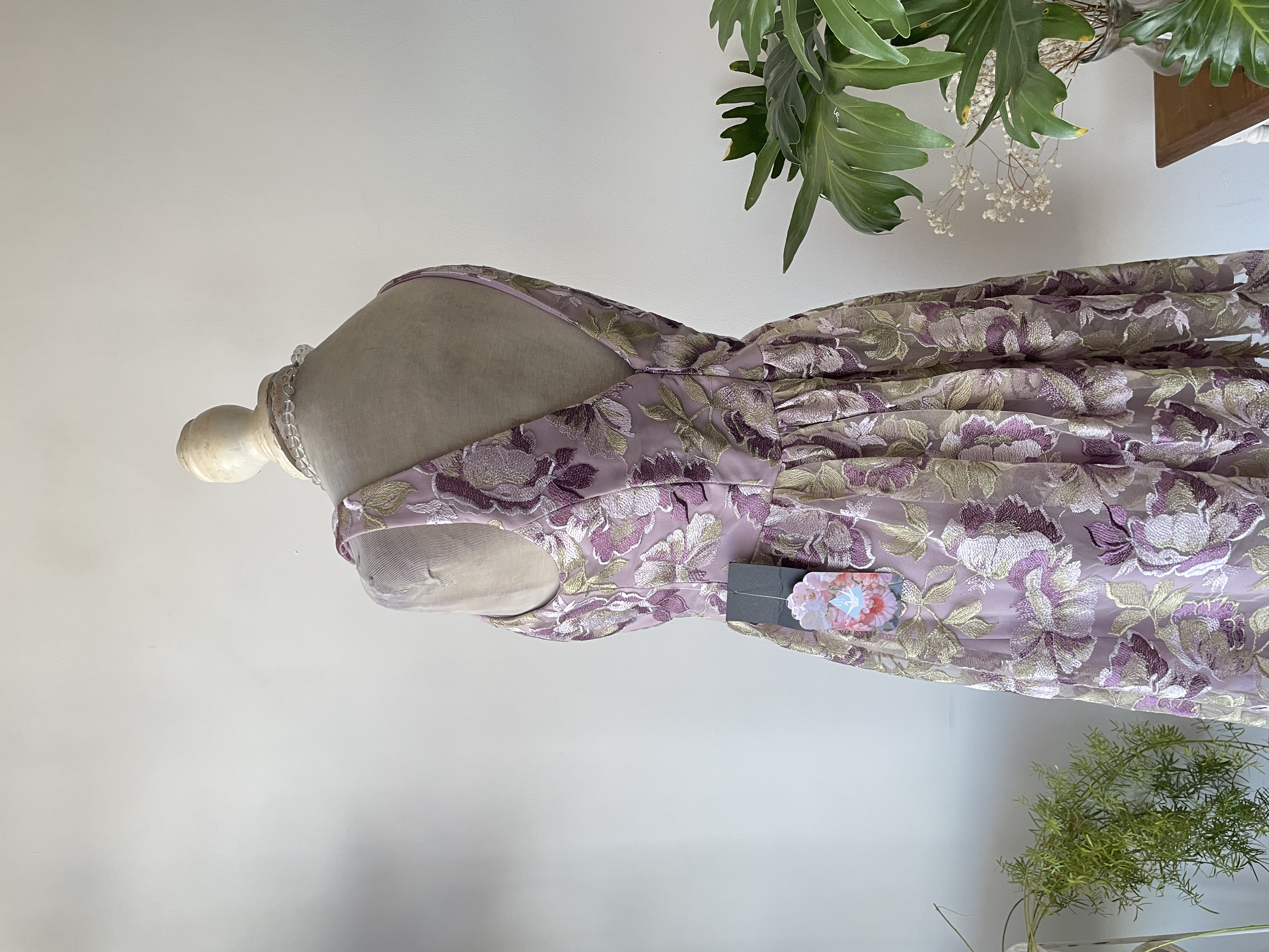 Vestido fiesta bordados. Talla: 6p (M) 5