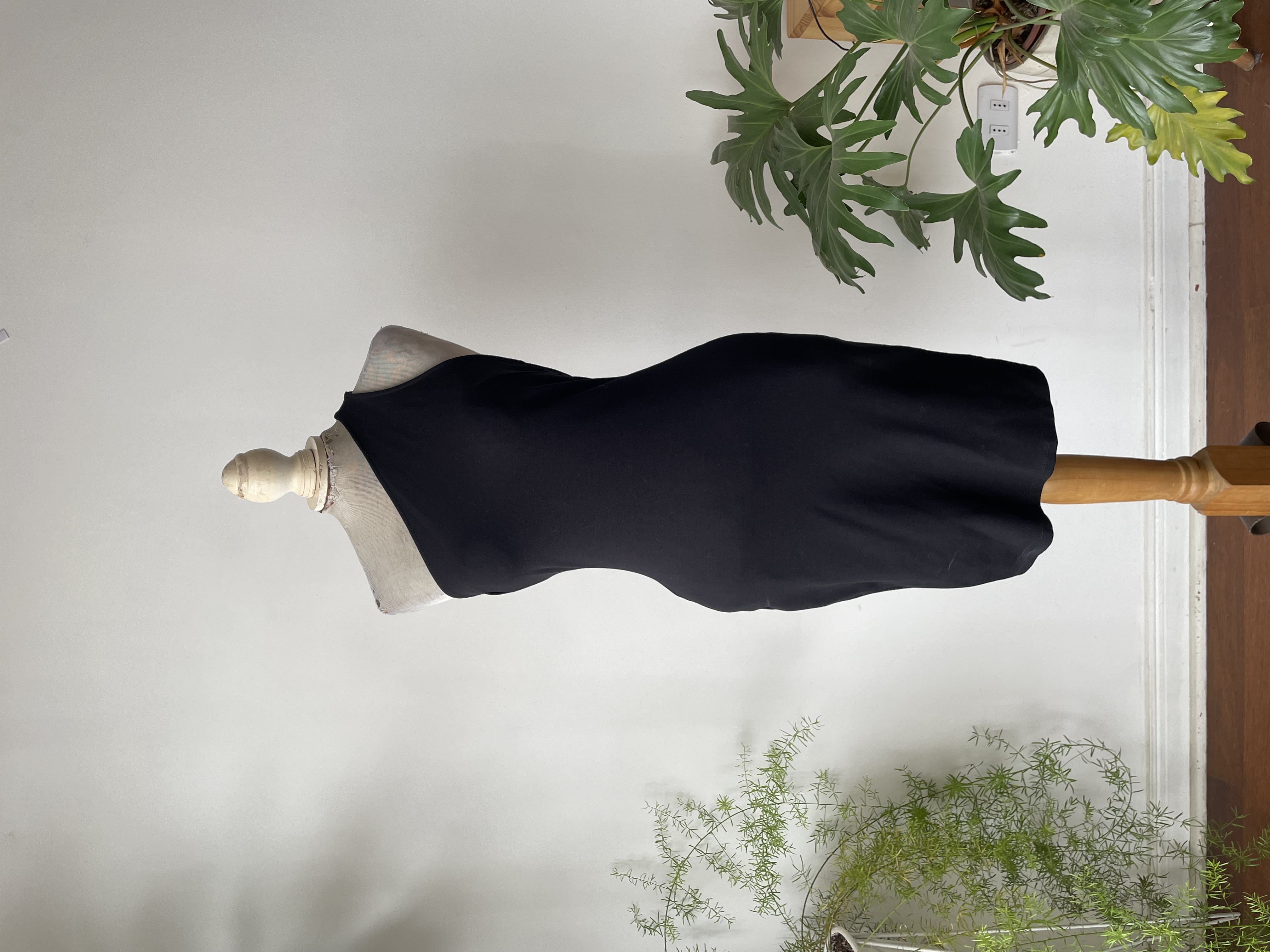Vestido asimétrico  tiras. Talla: L