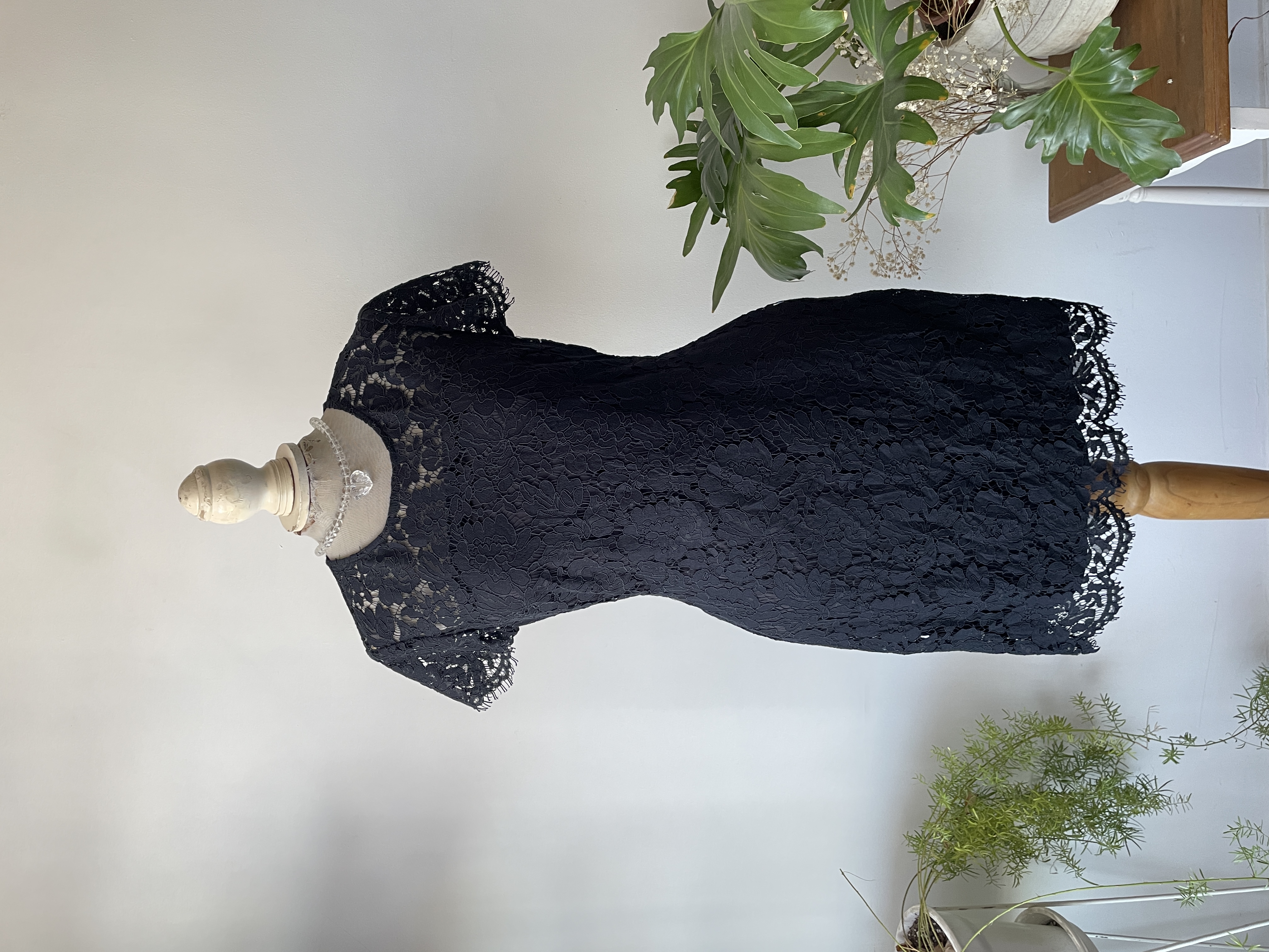 Vestido encaje negro. Talla: 4 (s) 1