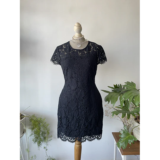 Vestido encaje negro. Talla: 4 (s)
