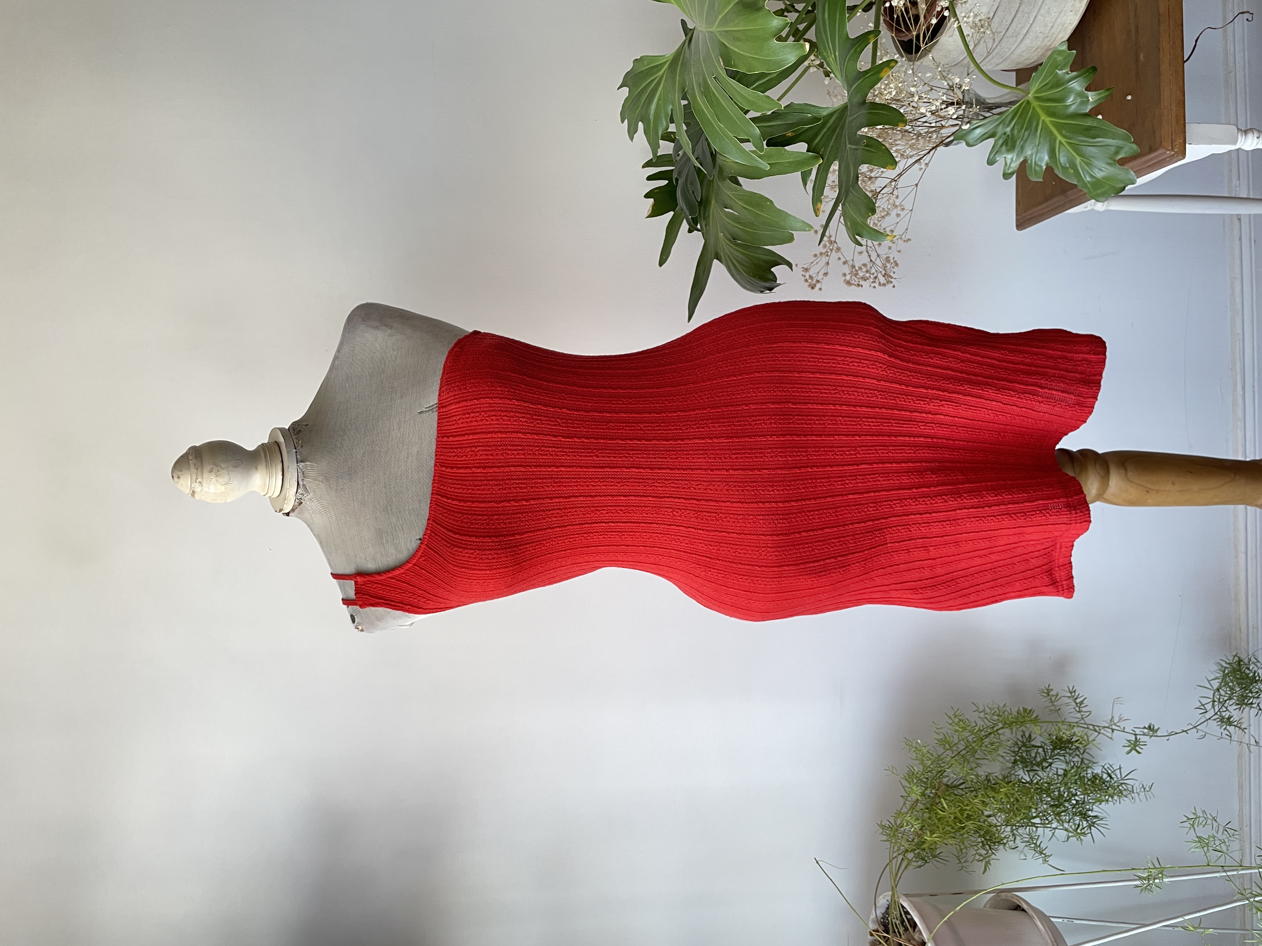 Vestido asimétrico rojo. Tala: M  1