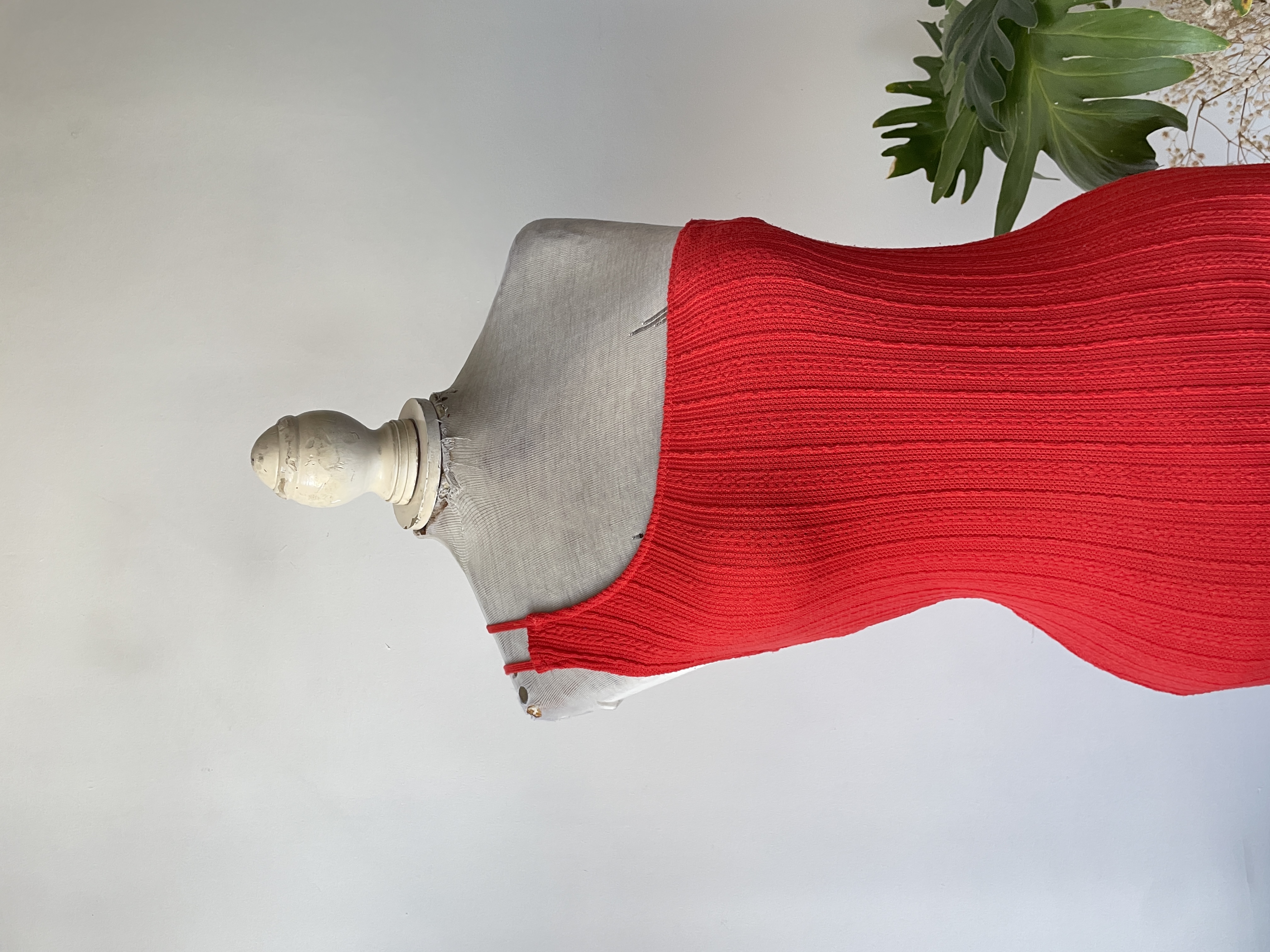 Vestido asimétrico rojo. Tala: M  2