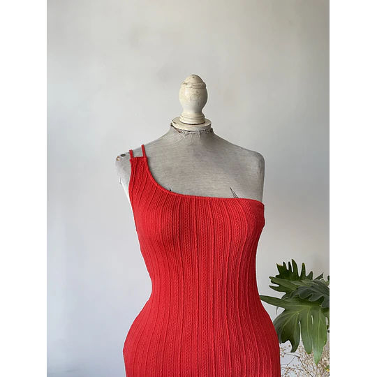 Vestido asimétrico rojo. Tala: M 