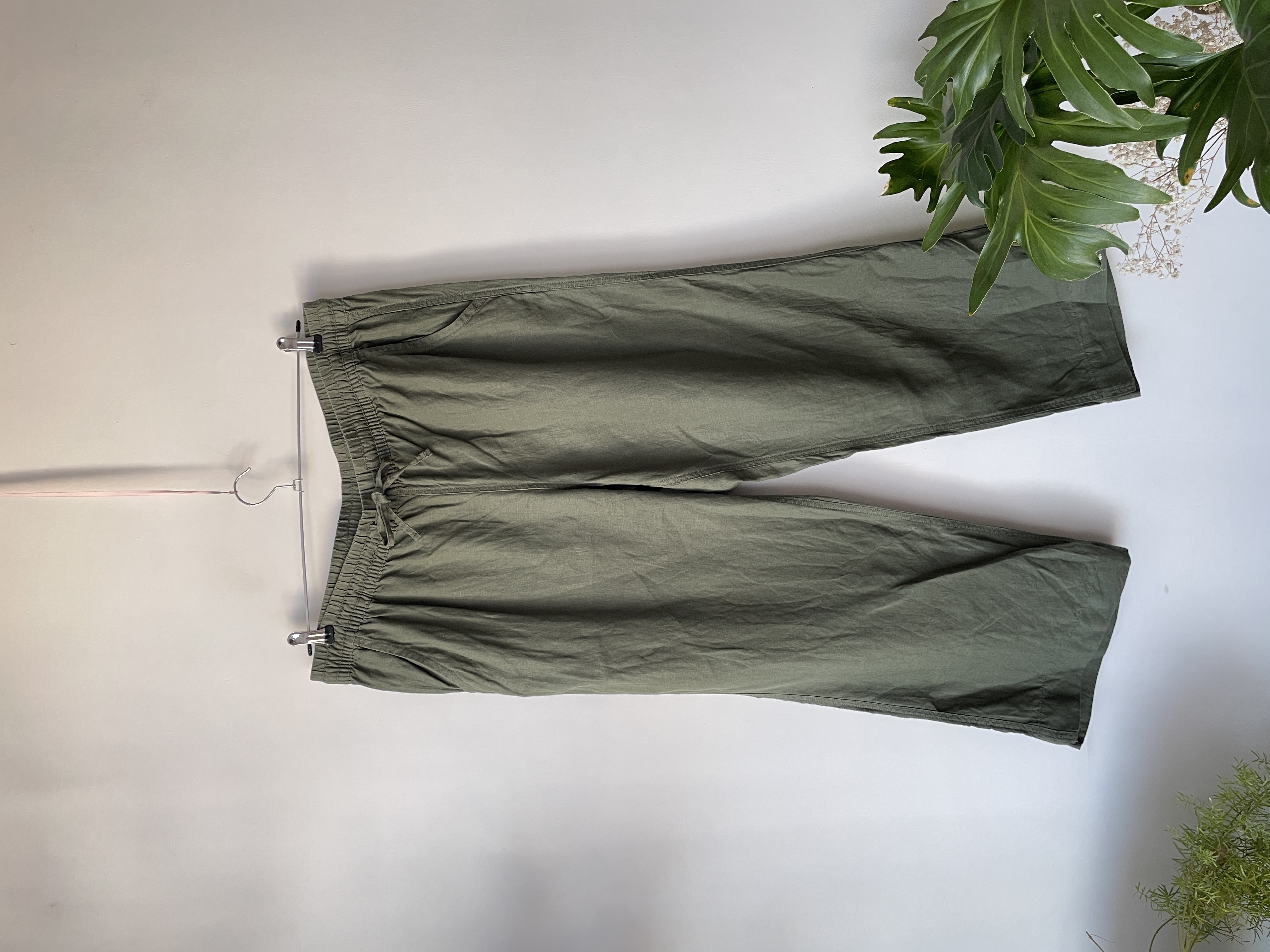Pantalón verde lino. Talla: 18 (XL) 1